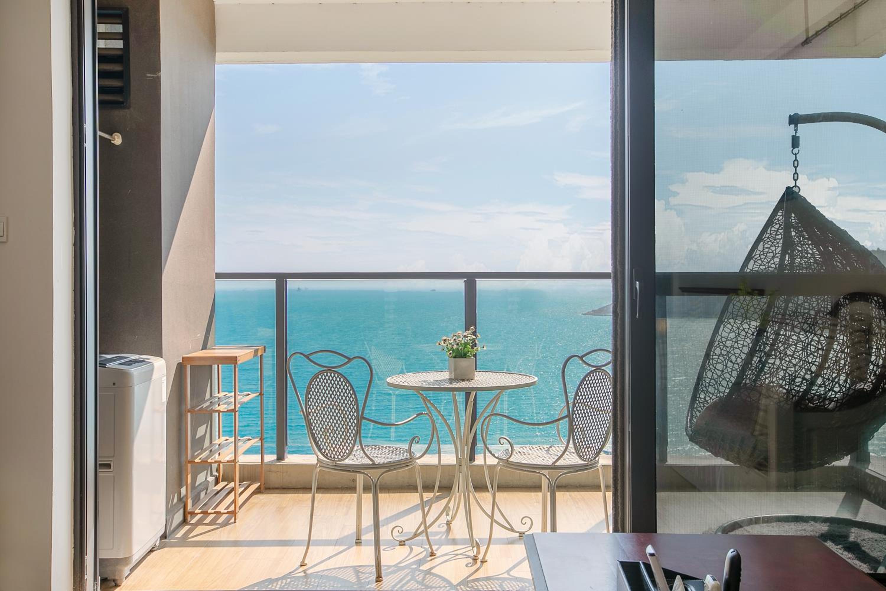 Deluxe King Room with Sea View photo 1