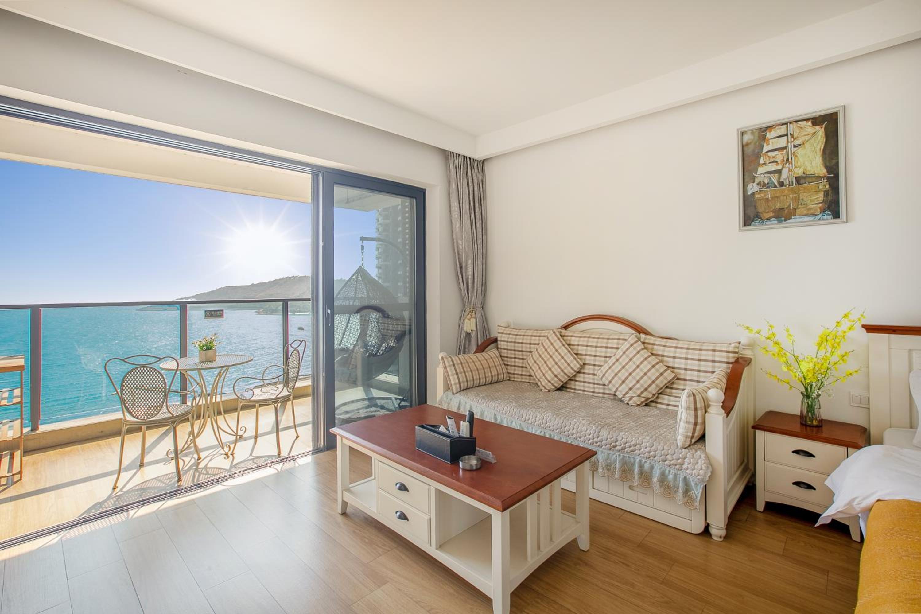 Deluxe King Room with Sea View photo 3