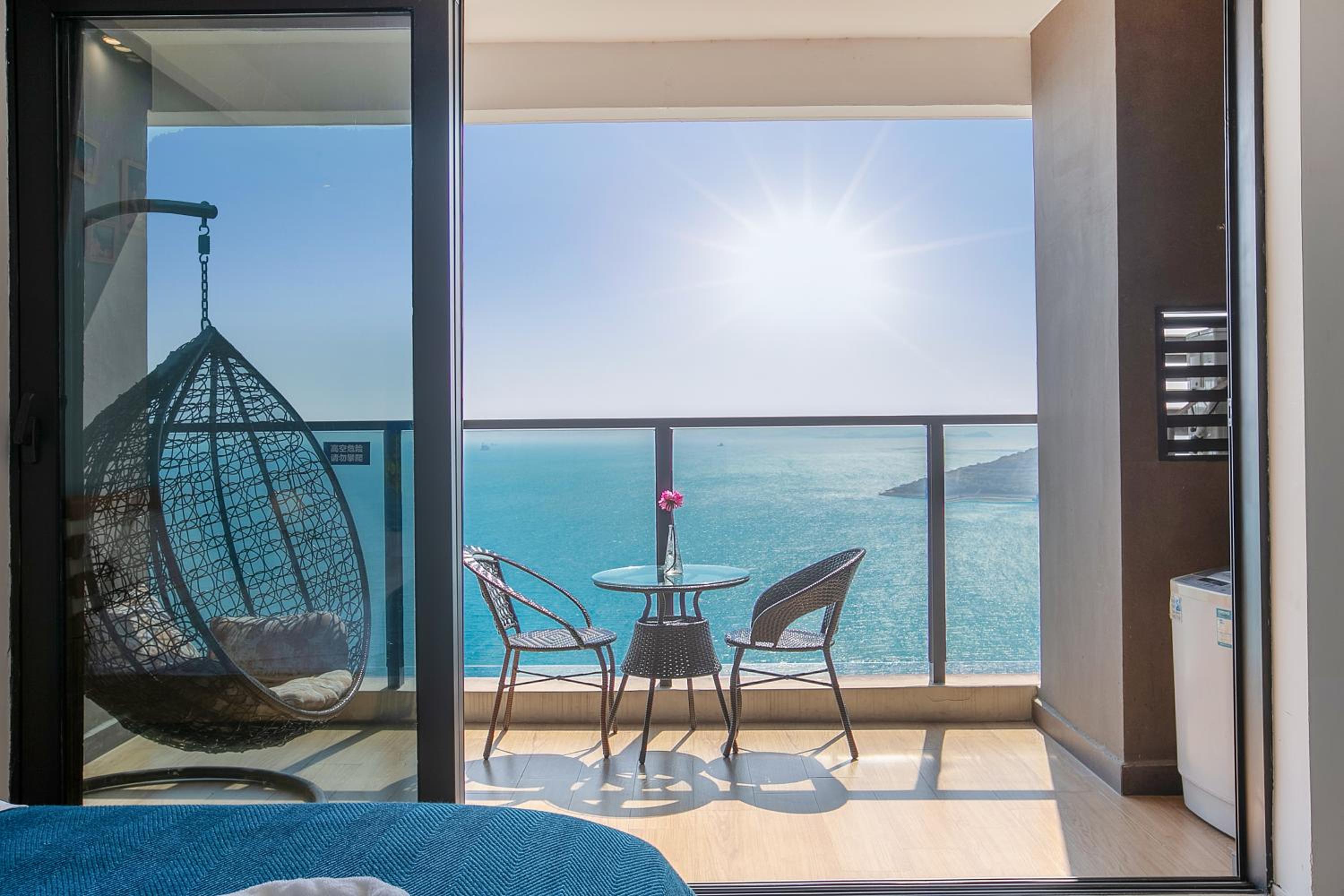 Deluxe Twin Room with Sea View photo 2