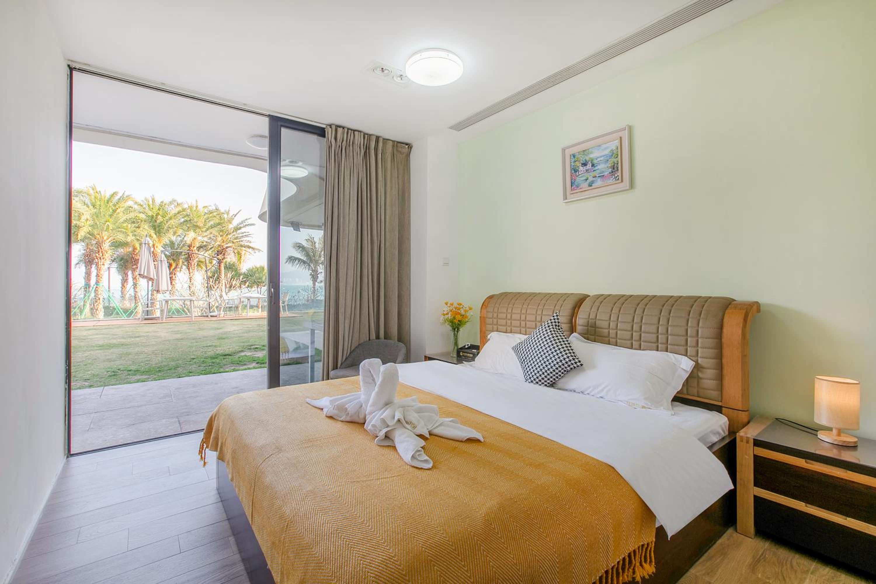 Three-Bedroom Apartment with Sea View photo 2