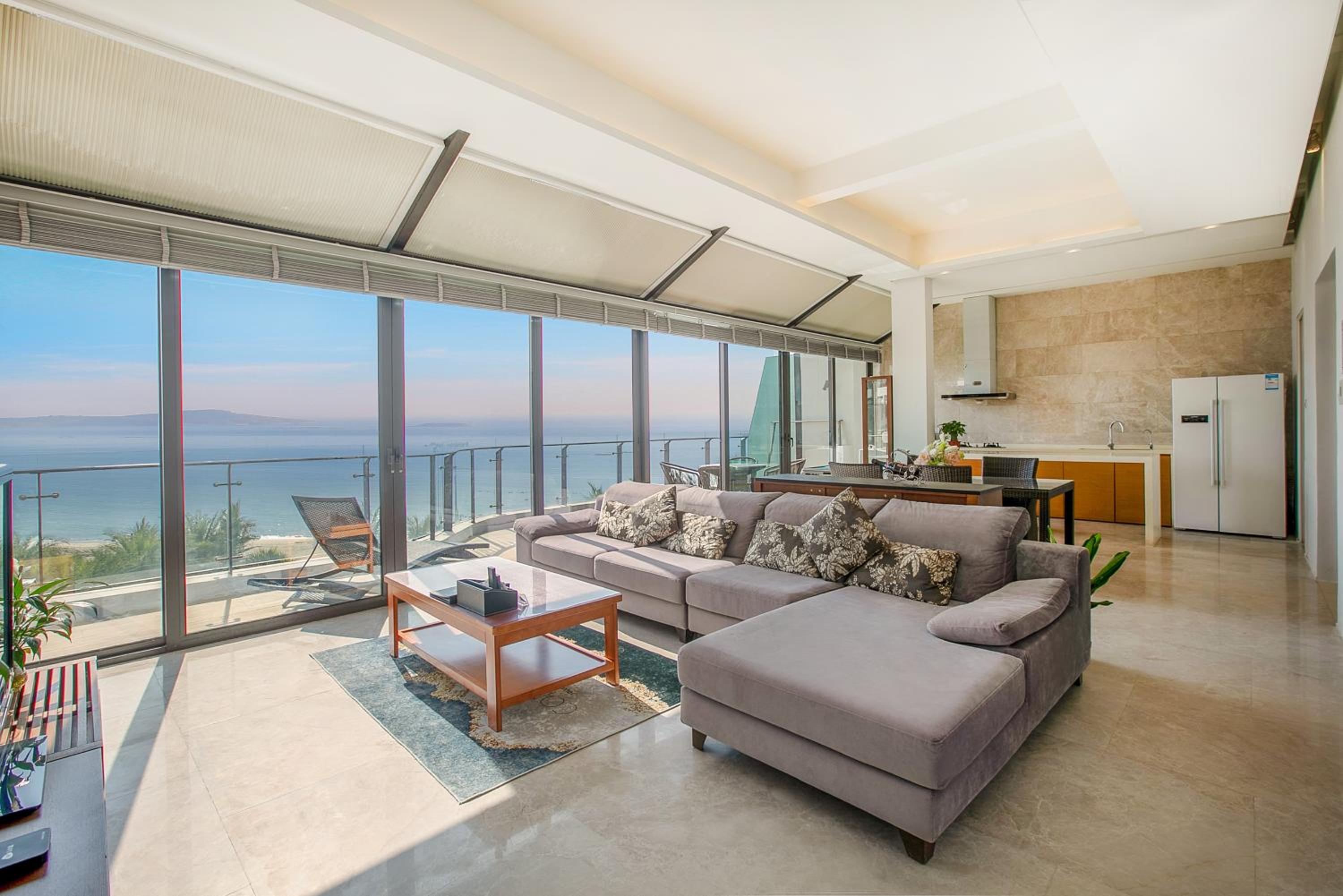 Four-Bedroom House with Sea View photo 2