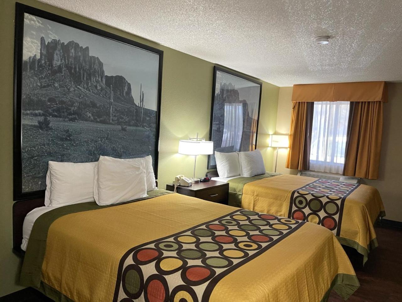Queen Room with Two Queen Beds - Non-Smoking - Photo 1