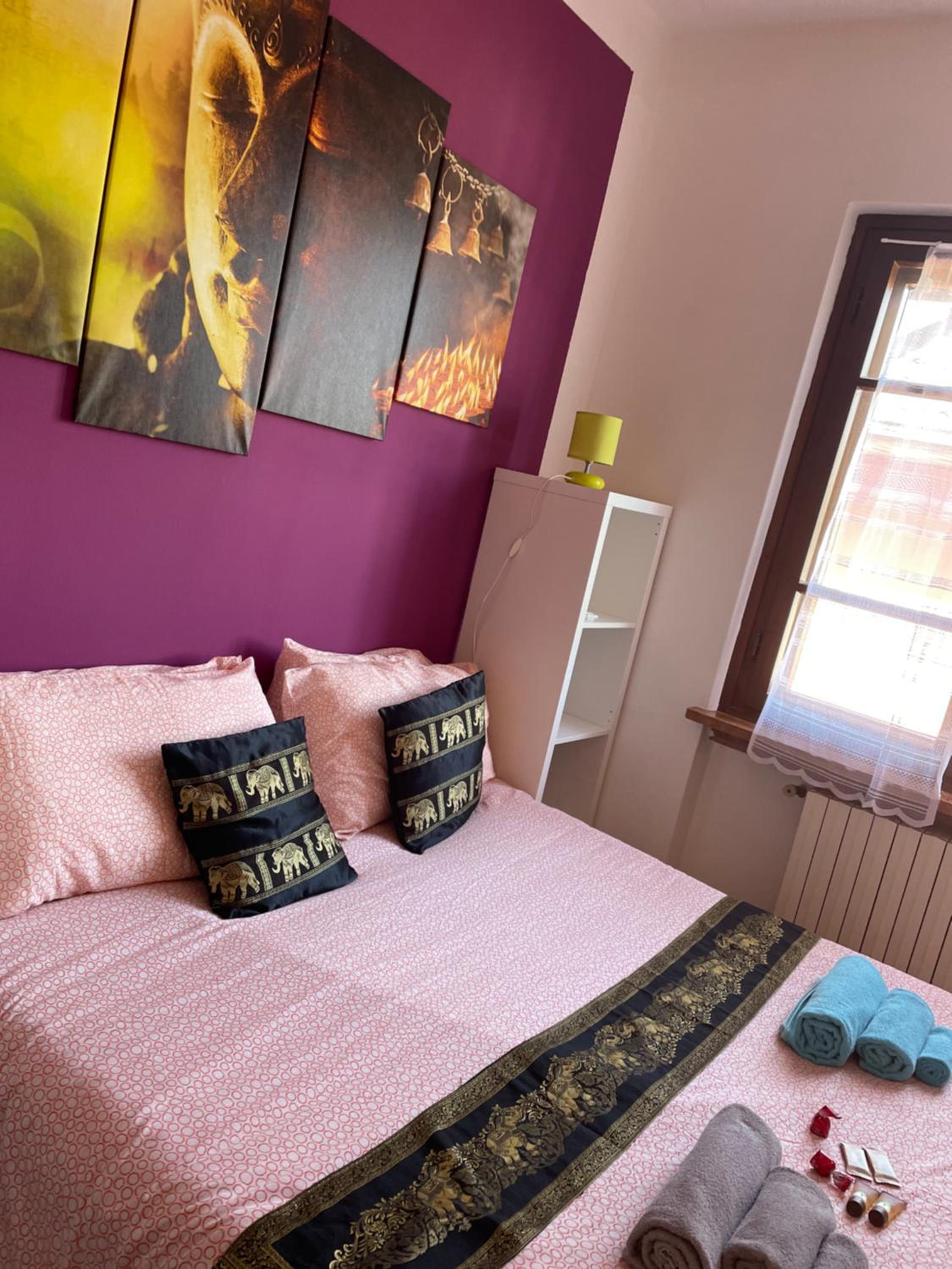 Queen Room With Shared Bathroom