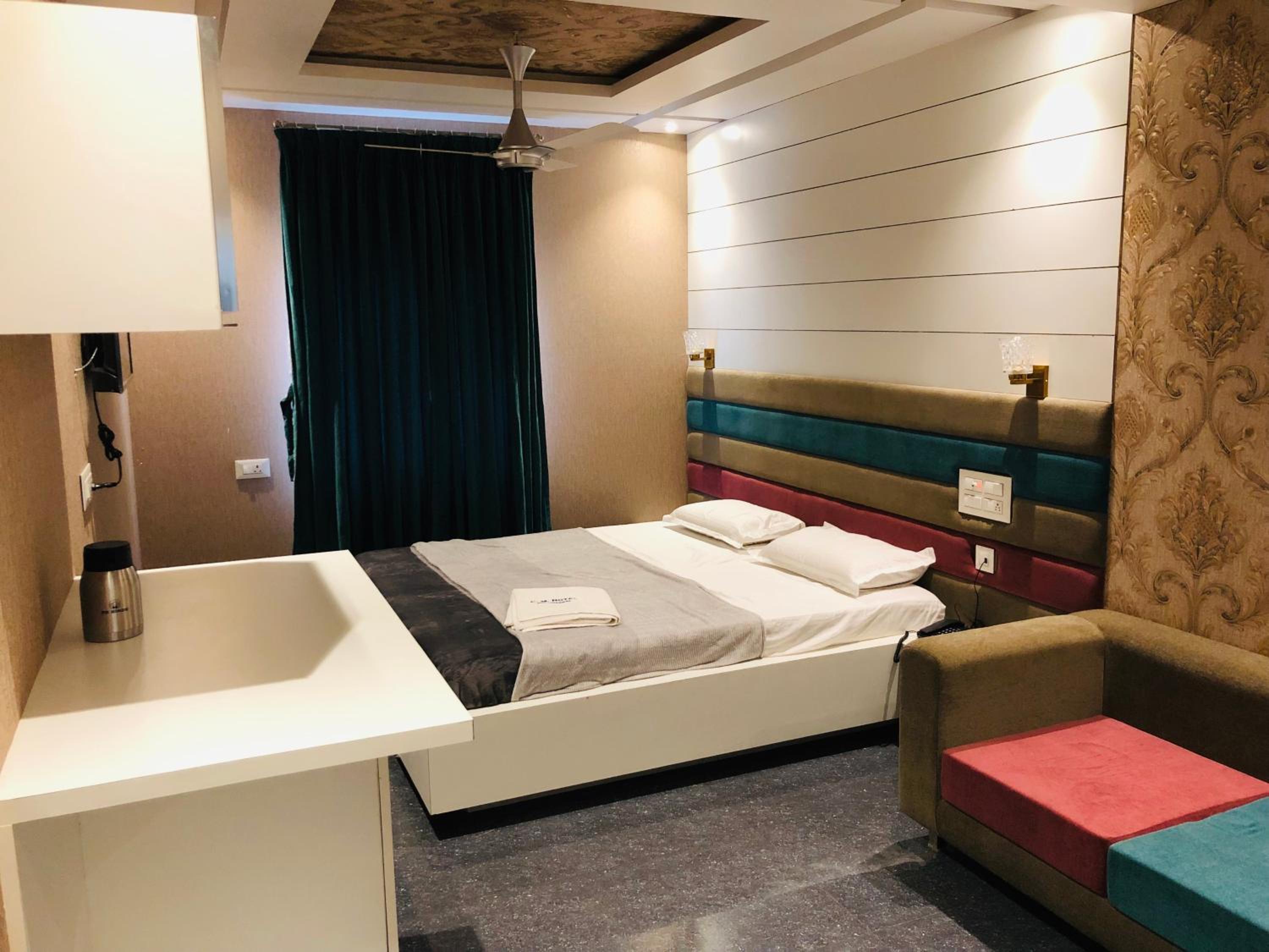 King Studio with Sofa Bed - Photo 1