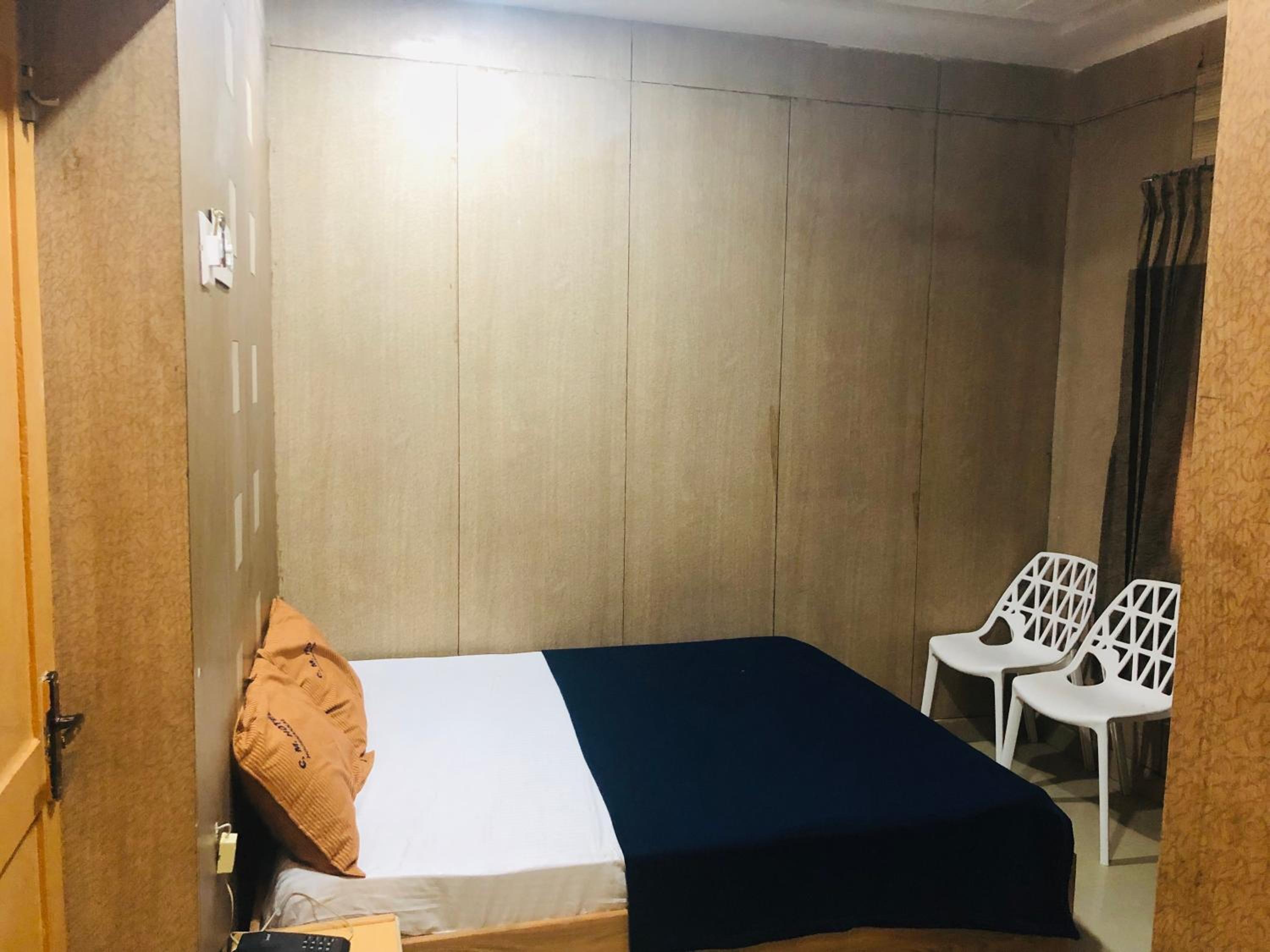 Deluxe Double Room (2 Adults + 1 Child) - Photo 2