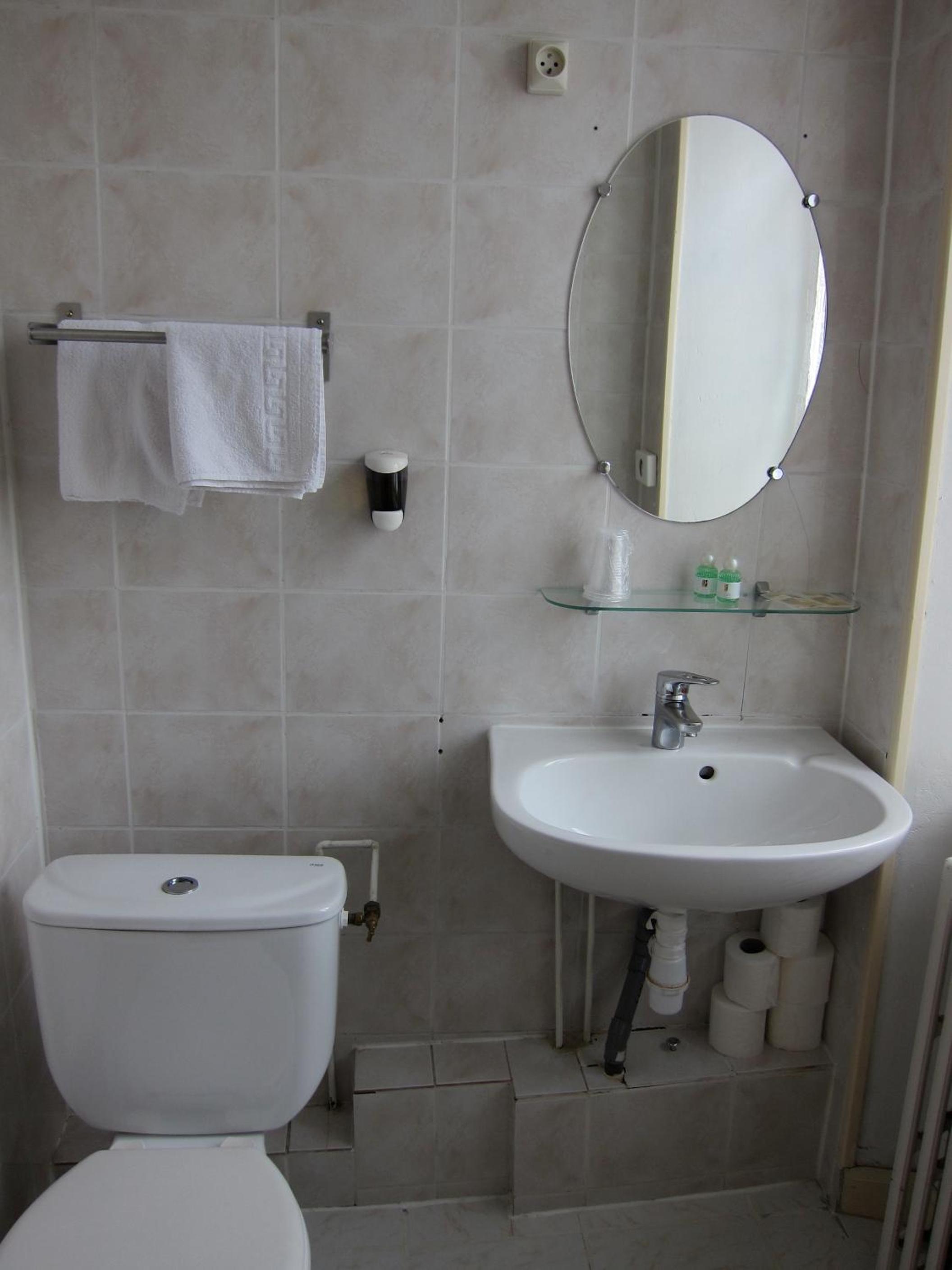 Double Room with Private Bathroom photo 2