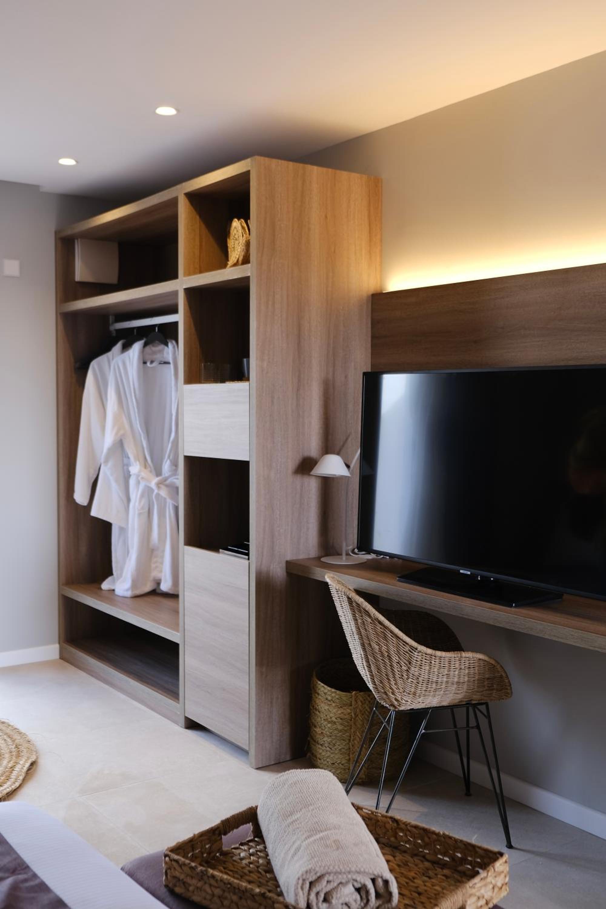 Double Room - Photo 12
