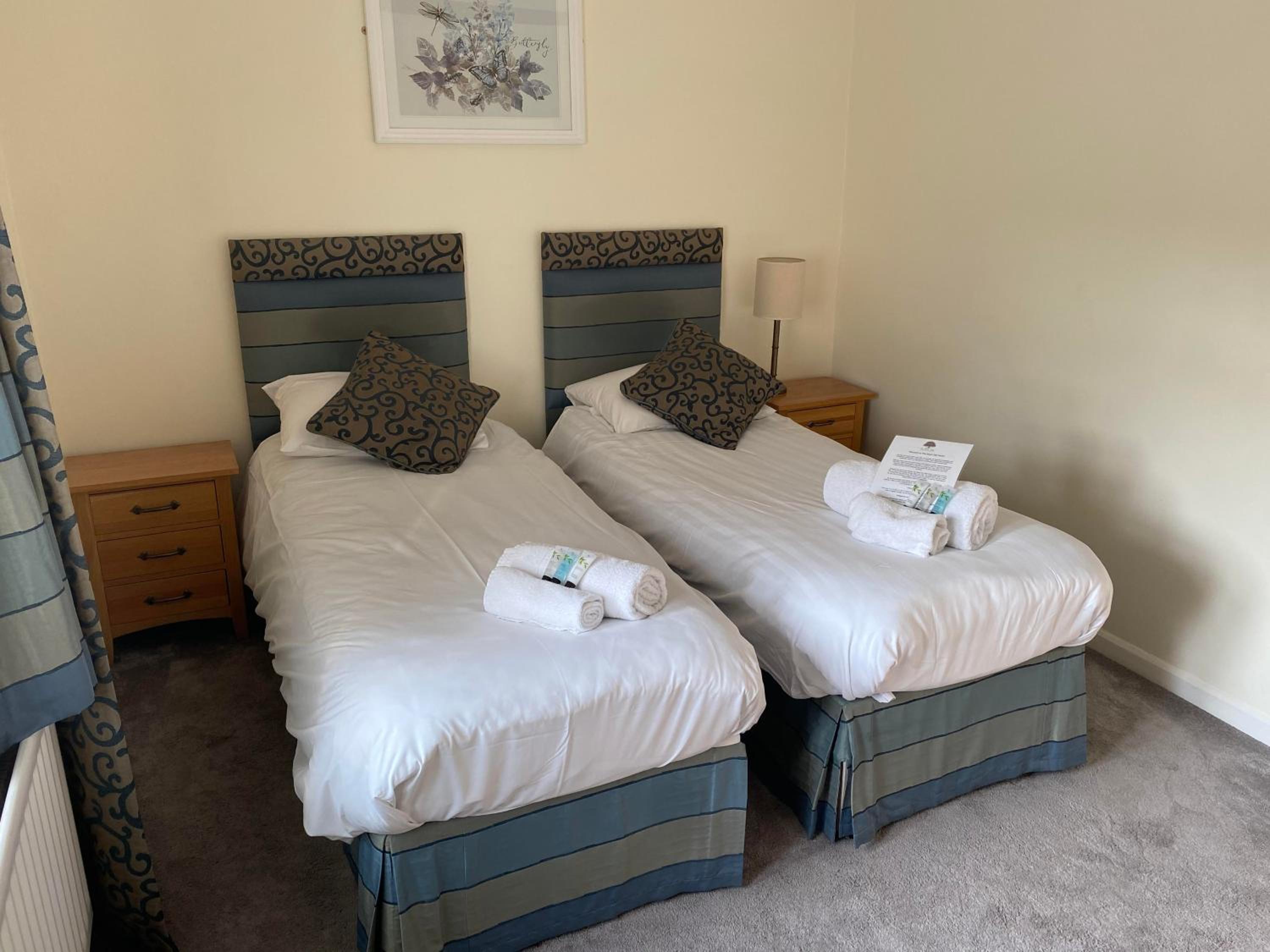 Twin Room with Private Bathroom photo 1