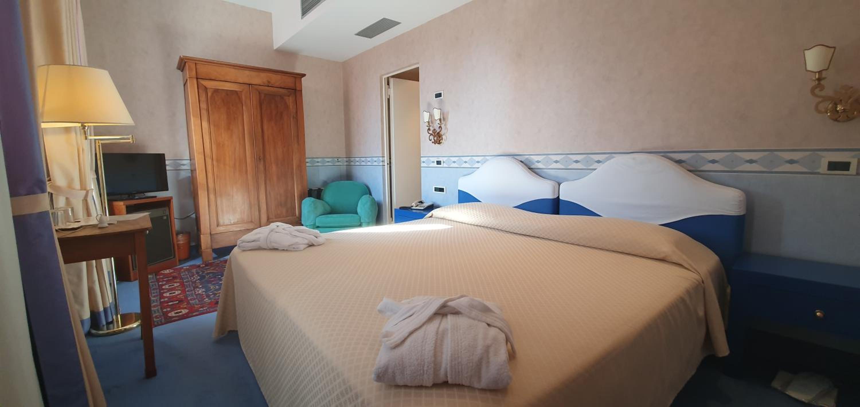 Superior Double or Twin Room - Photo 4