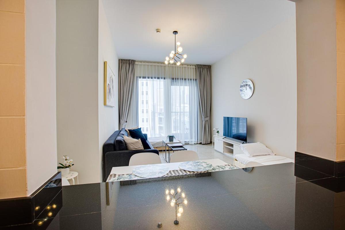 One-Bedroom Apartment photo 2