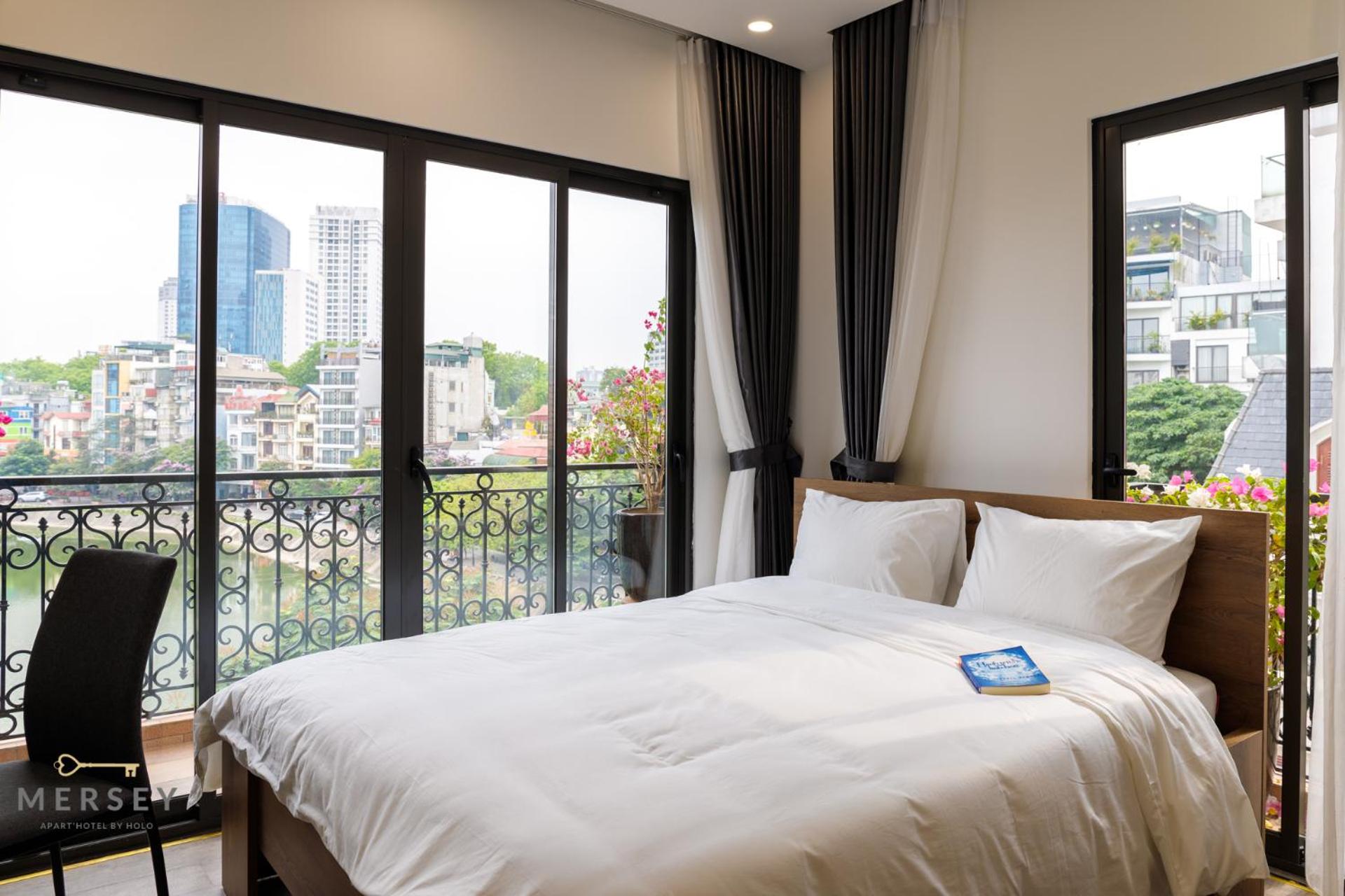 Apartment with Lake View