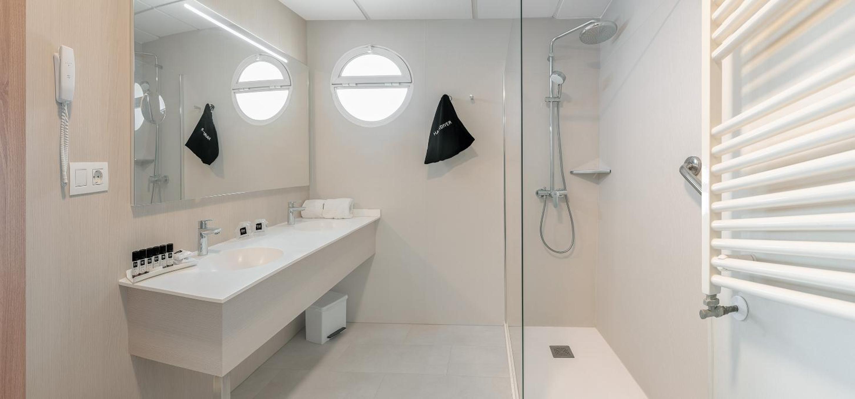 Deluxe Triple Room with Sea View and Terrace (3 adults) - Photo 7
