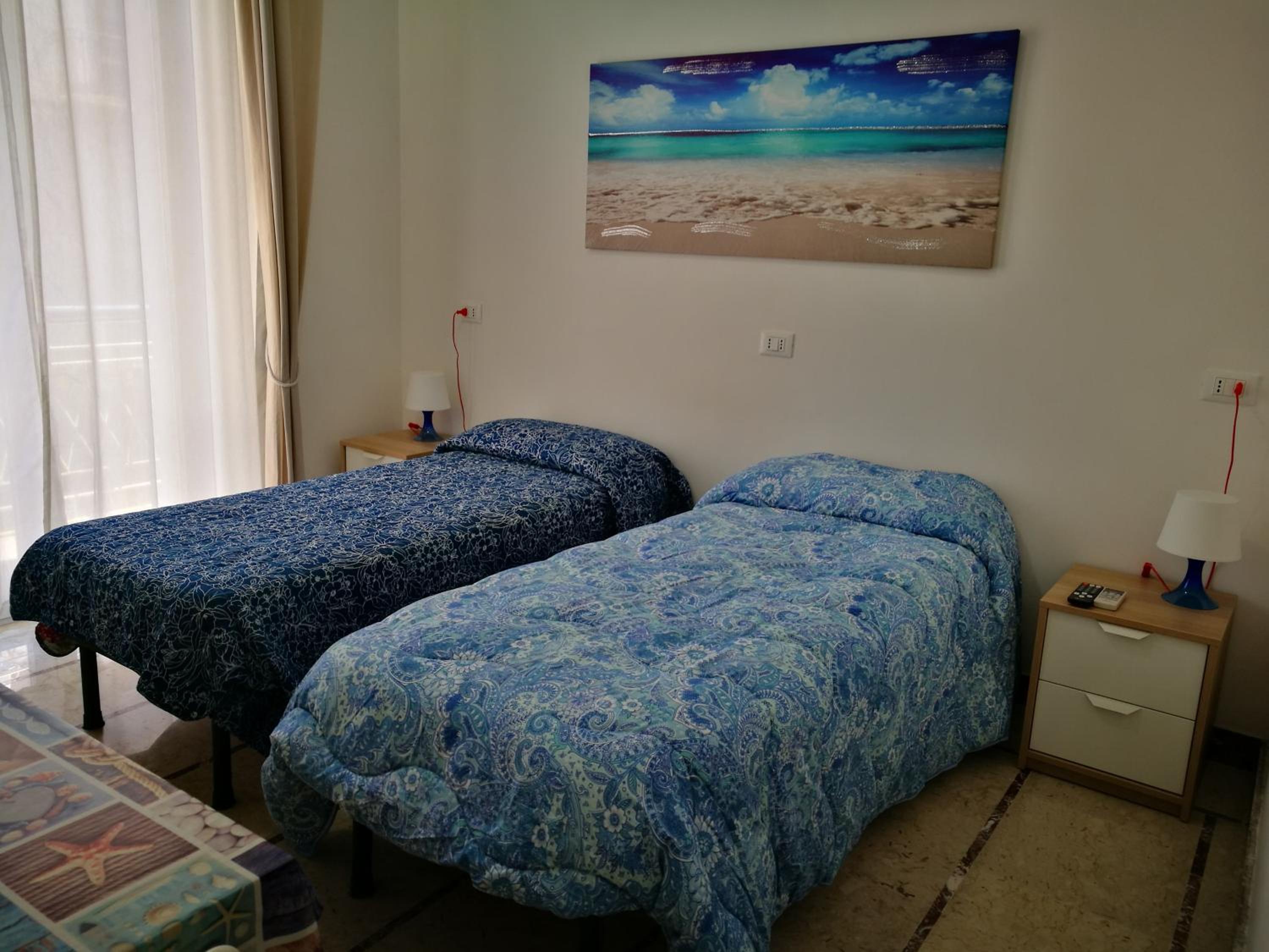 Twin Room with Private Bathroom - Photo 3