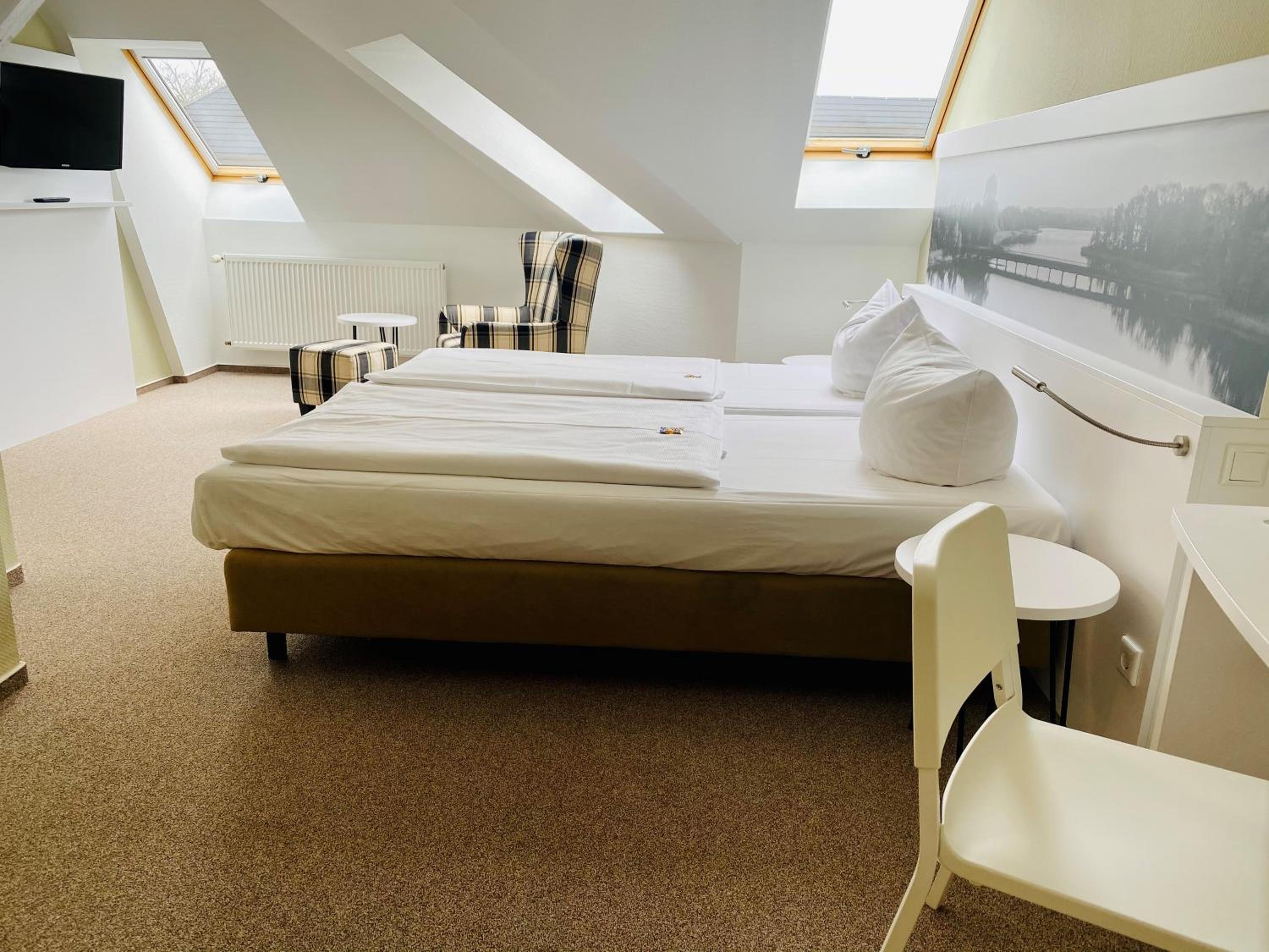 Large Double Room - Photo 15