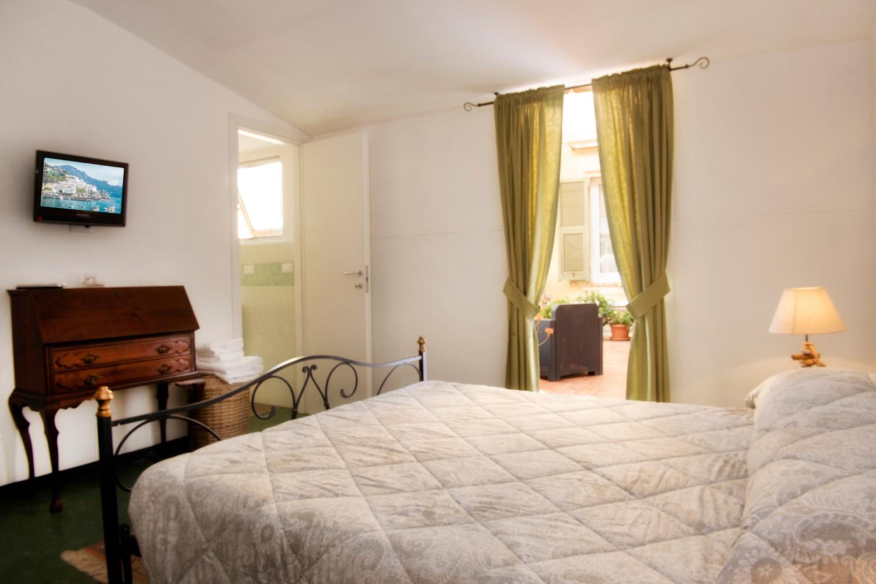Double Room with Terrace - Photo 3