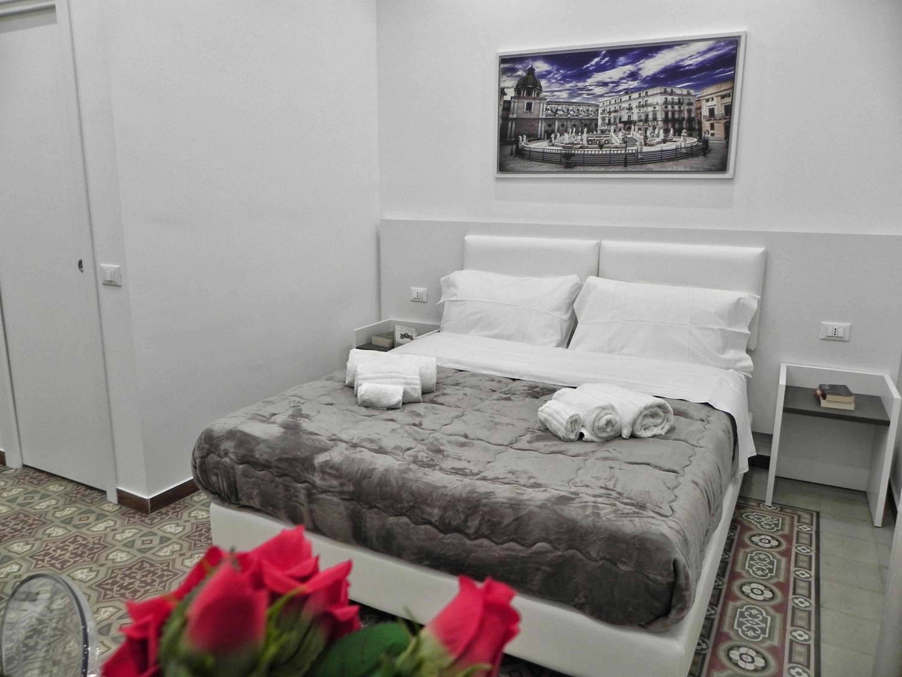 Double Room with Private Bathroom photo 2