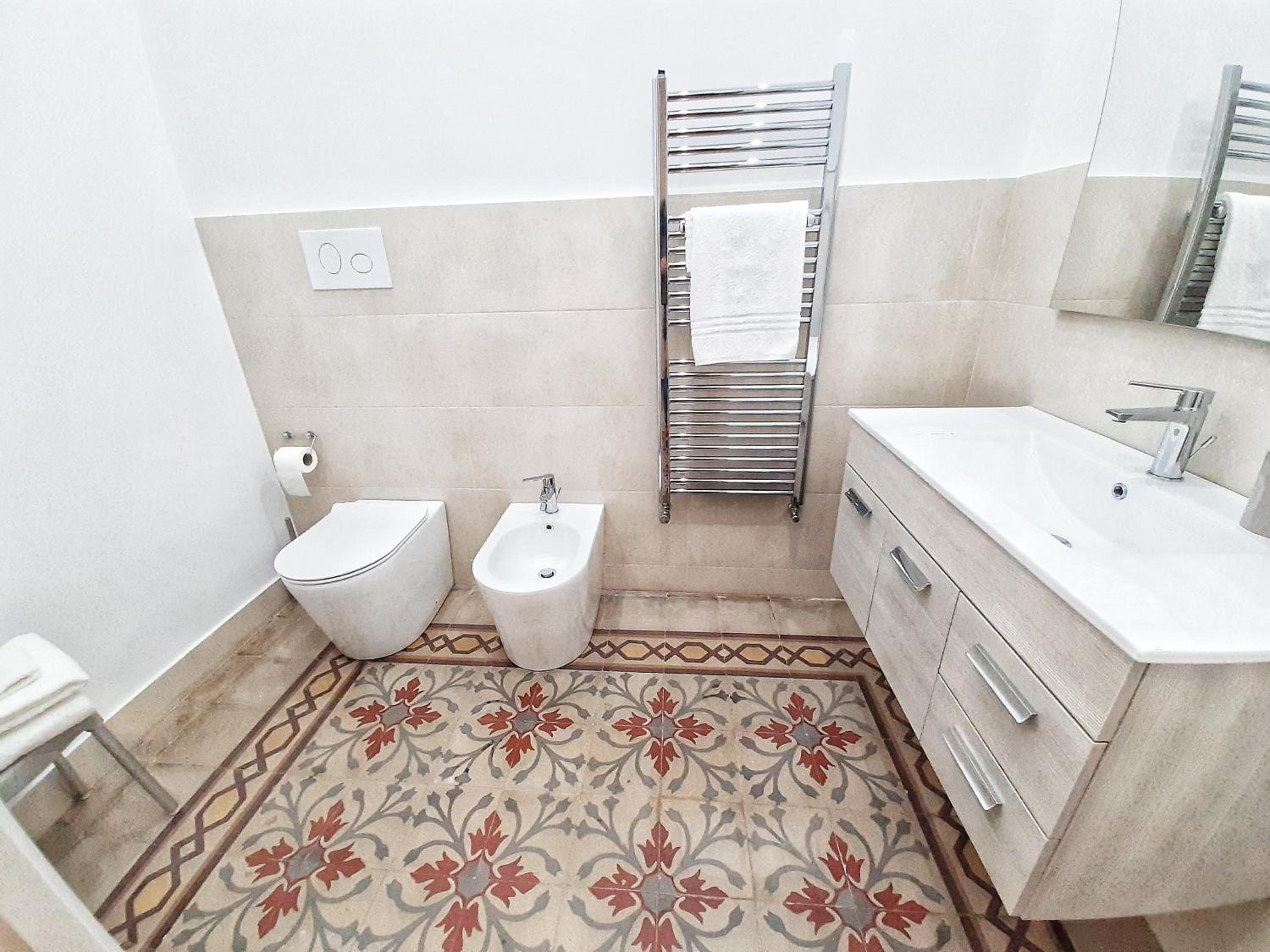 Double Room with Private Bathroom - Photo 3