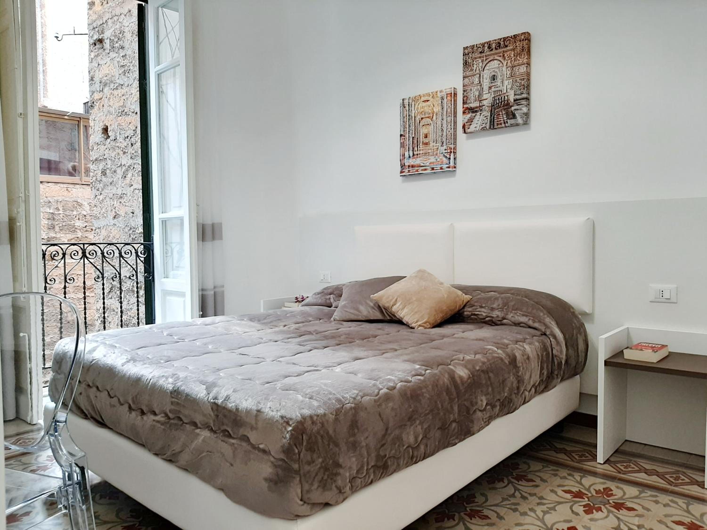 Double Room with Private Bathroom - Photo 8