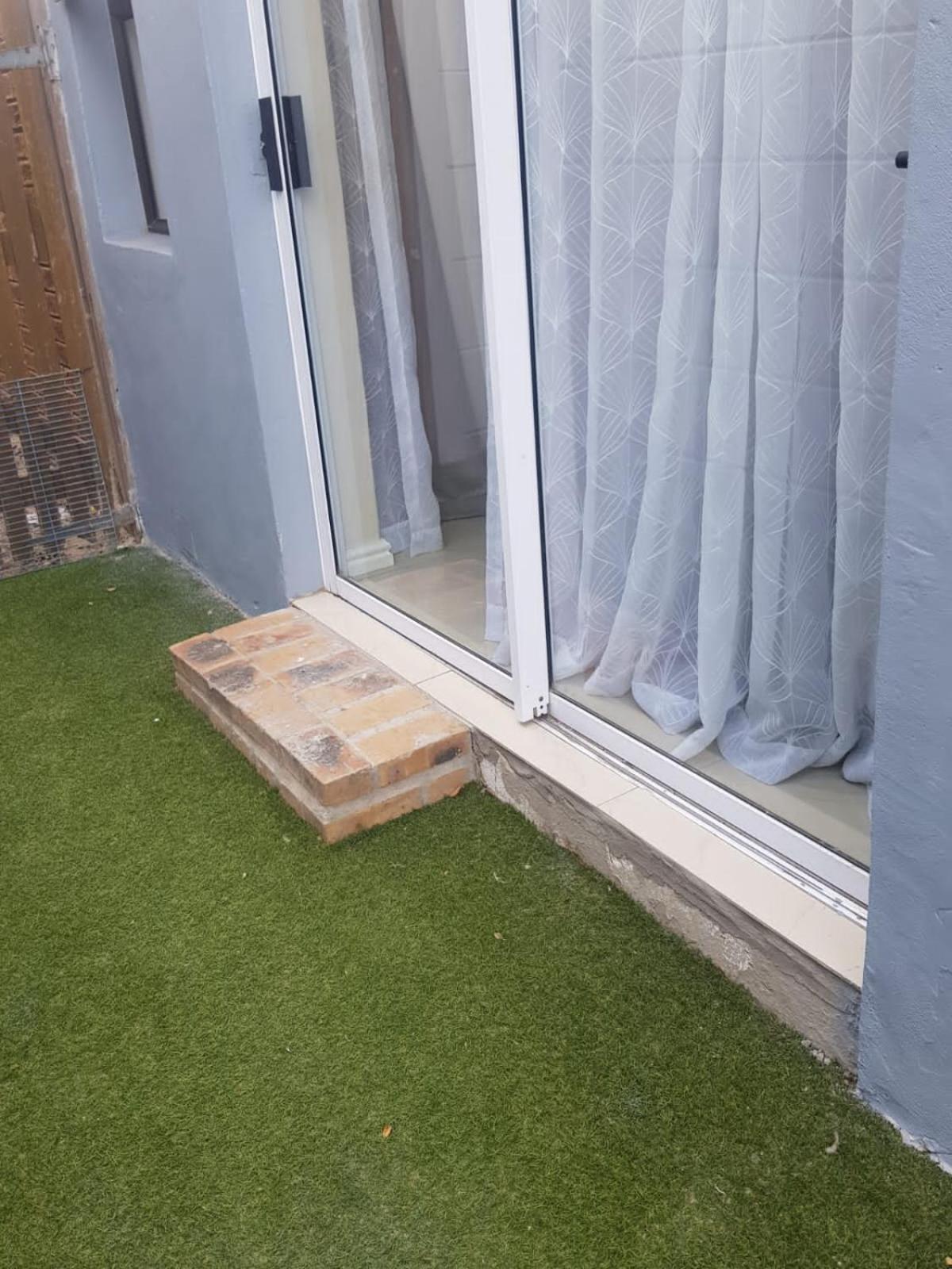 Double Room with Private Bathroom - Photo 4