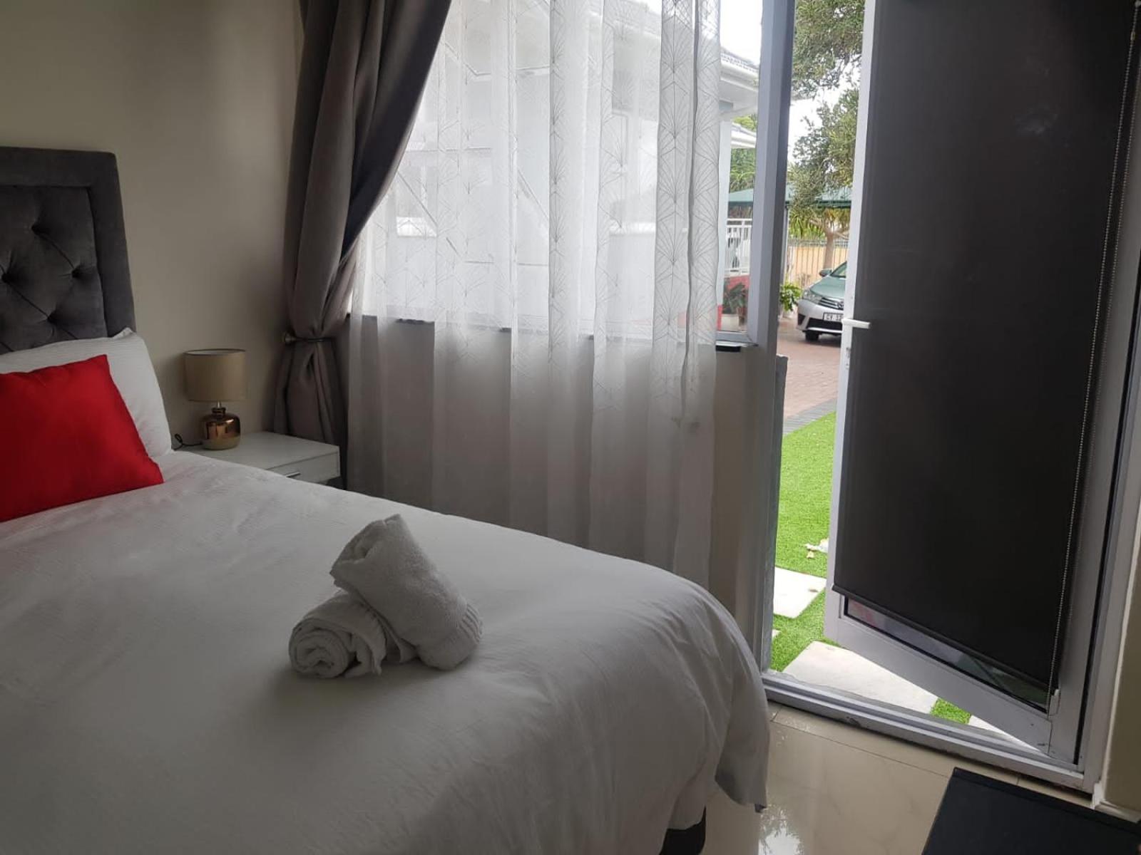 Double Room with Private Bathroom - Photo 2