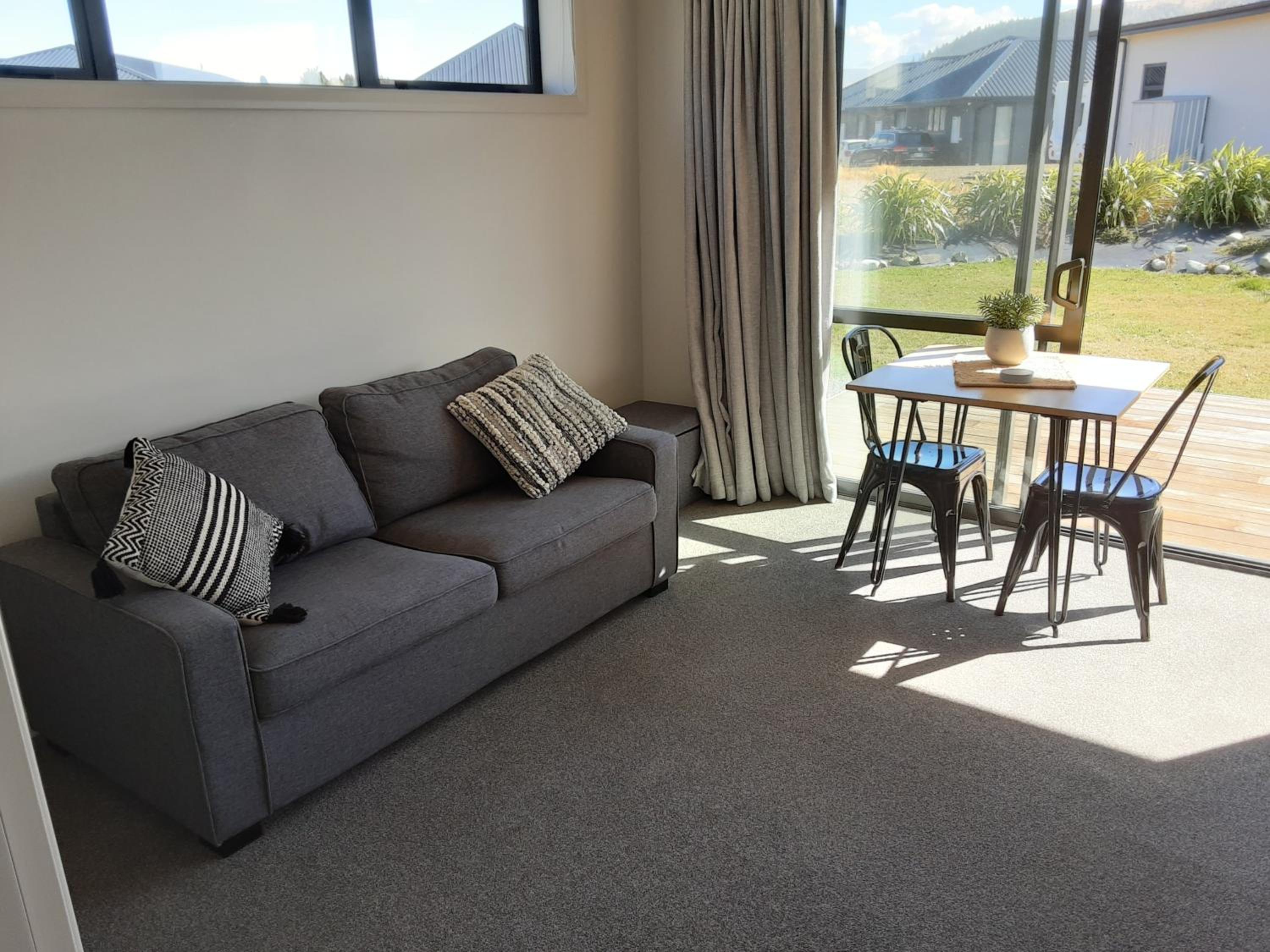One-Bedroom Apartment - Photo 4