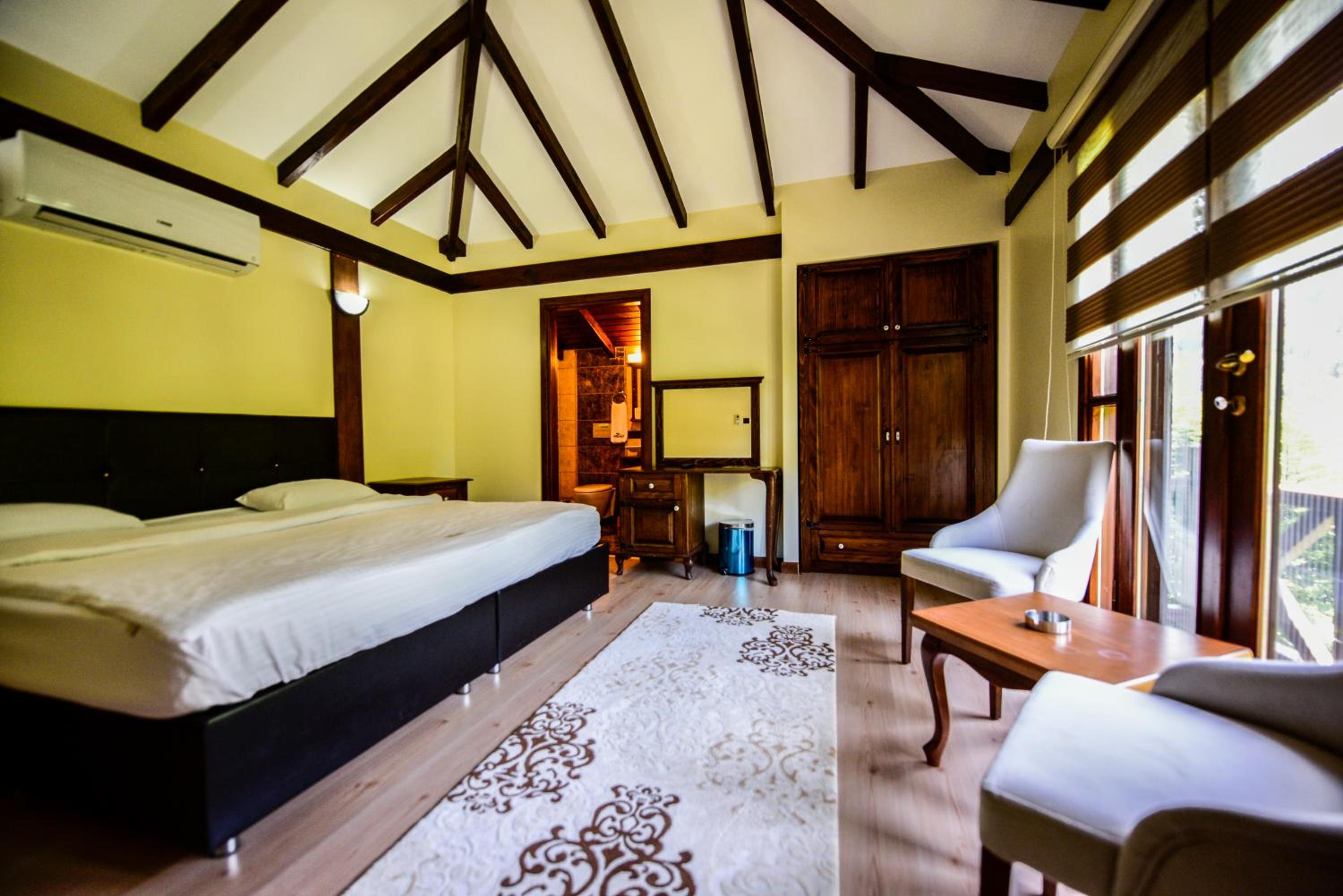 Standard Double Room - Photo 13