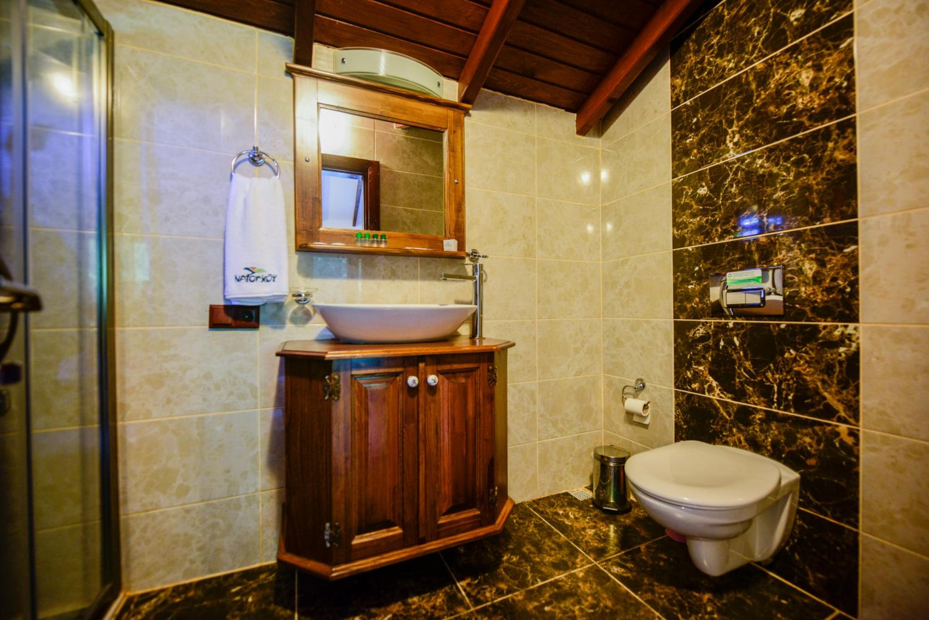 Suite with Mountain View - Photo 11