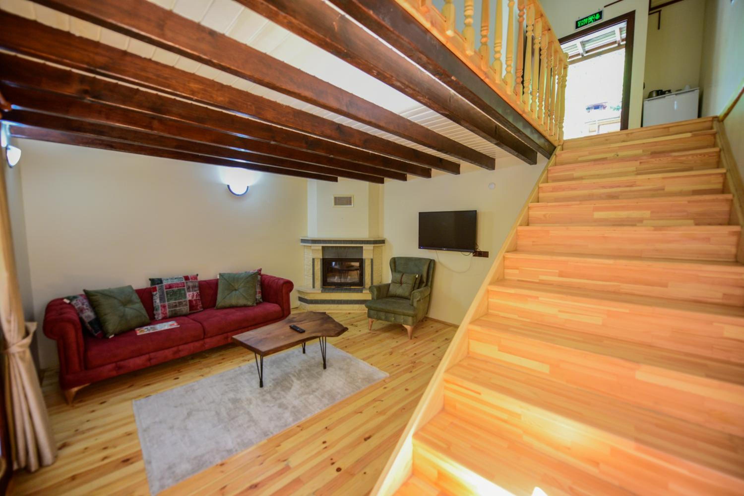 Suite with Mountain View - Photo 9