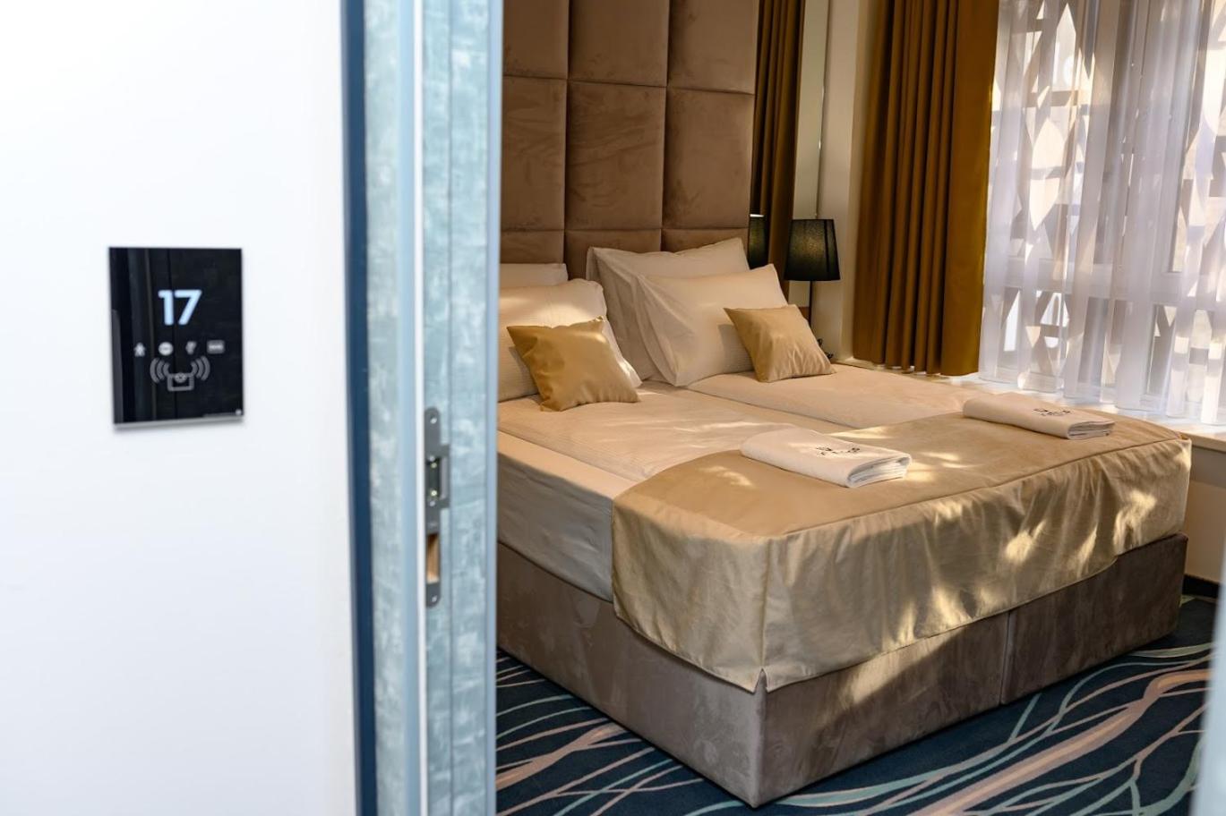 Deluxe Double or Twin Room - Photo 10