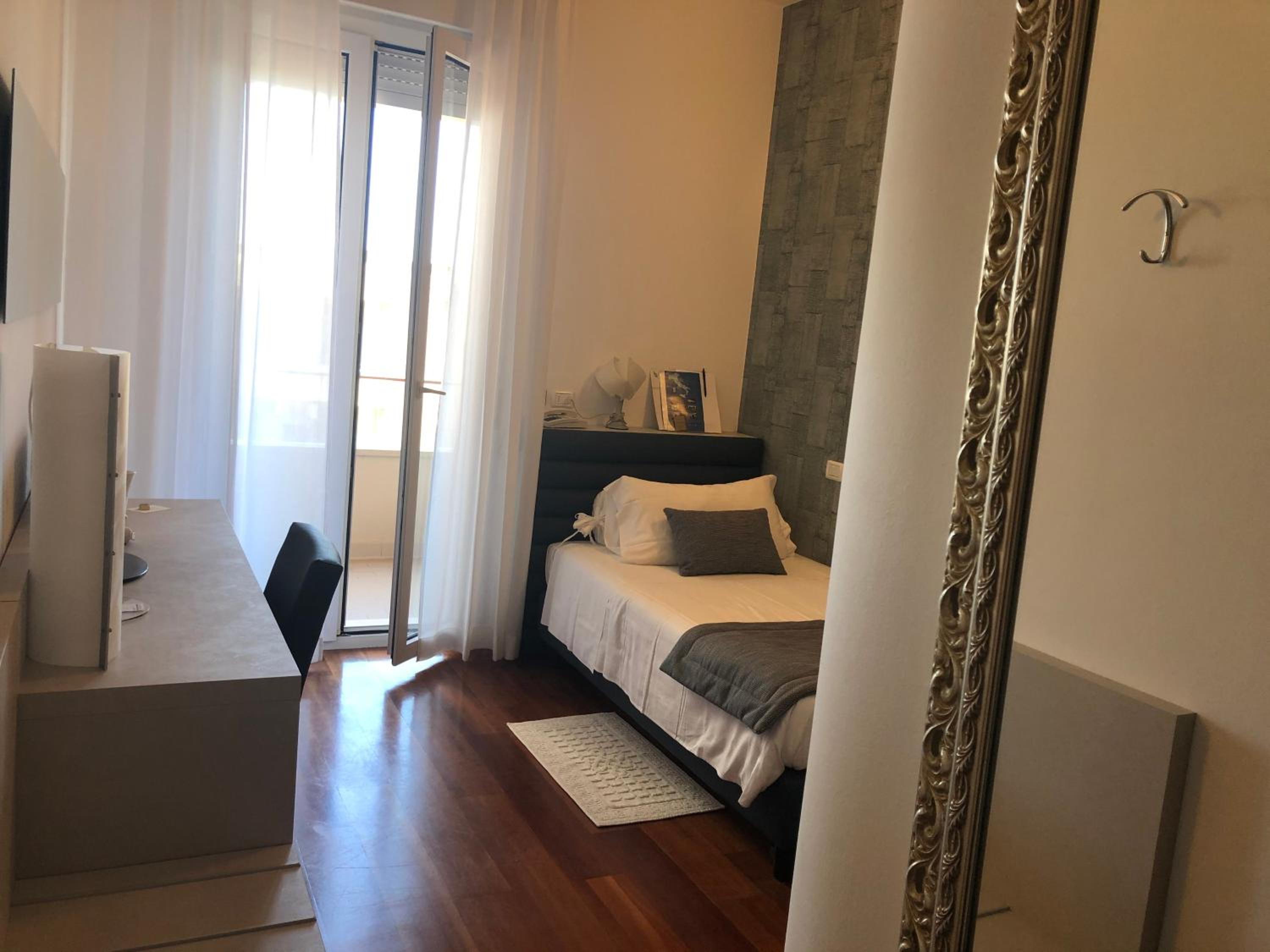 Single Room photo 2