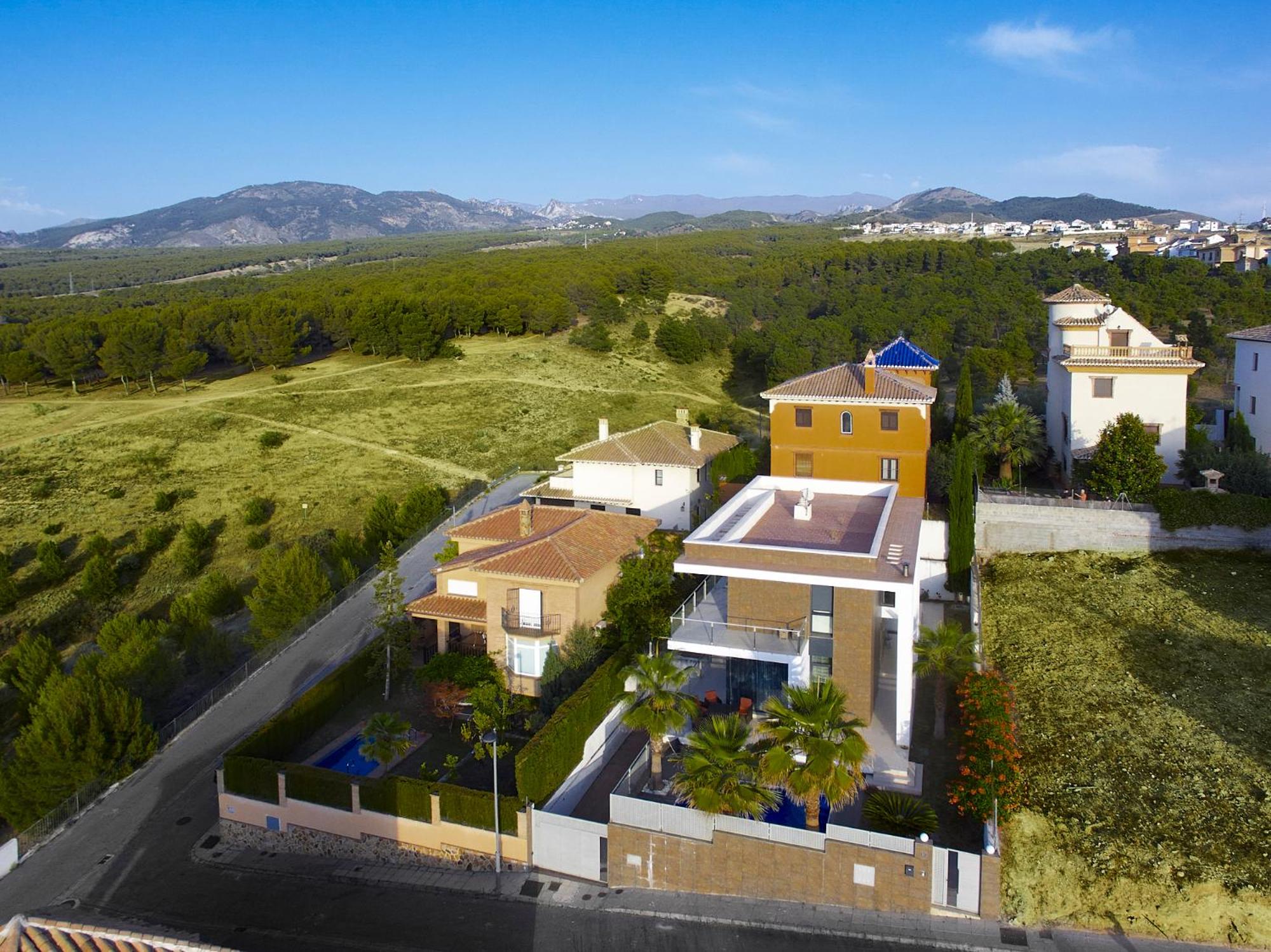 Villa photo 2