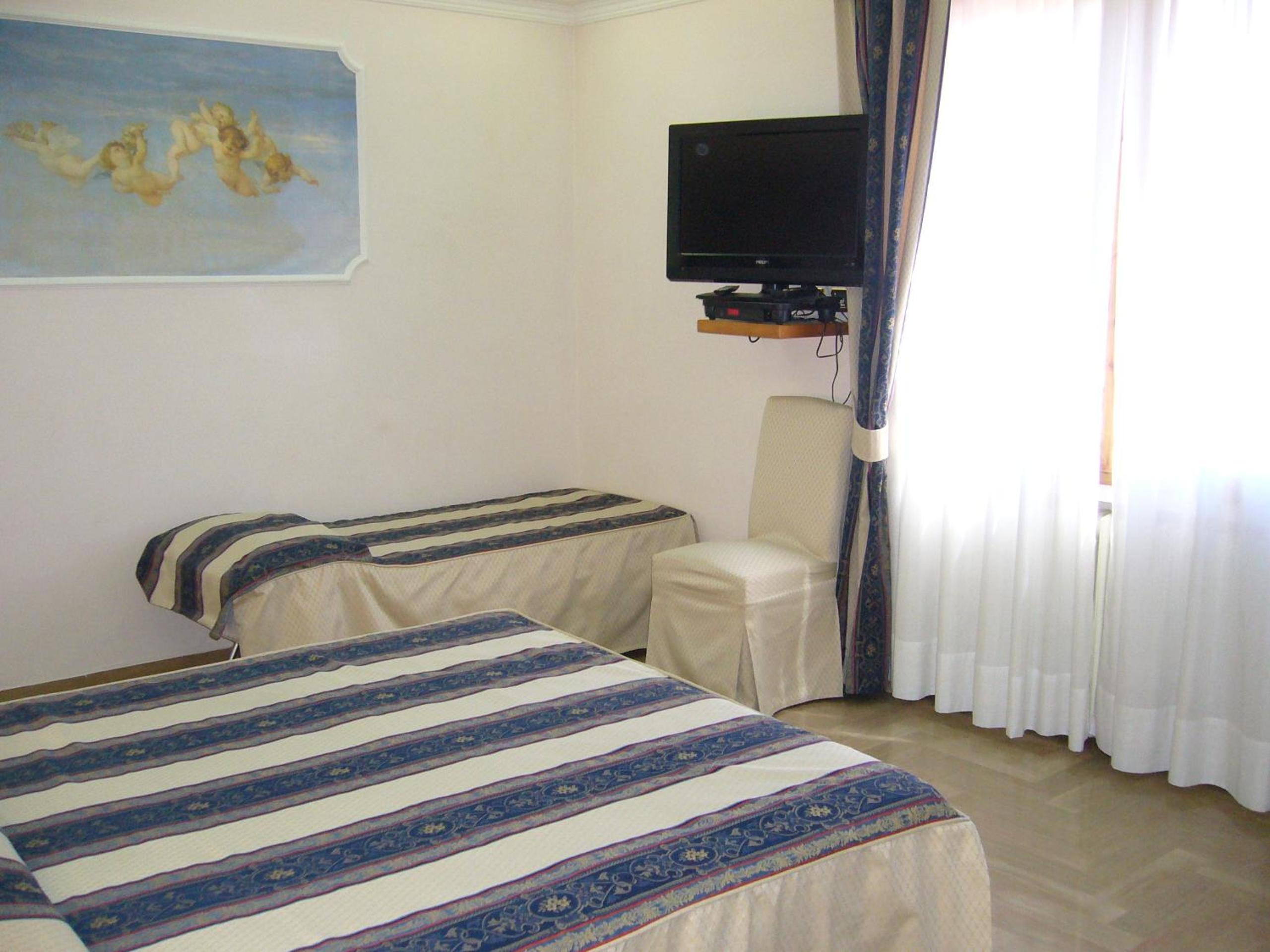Triple Room - Photo 8