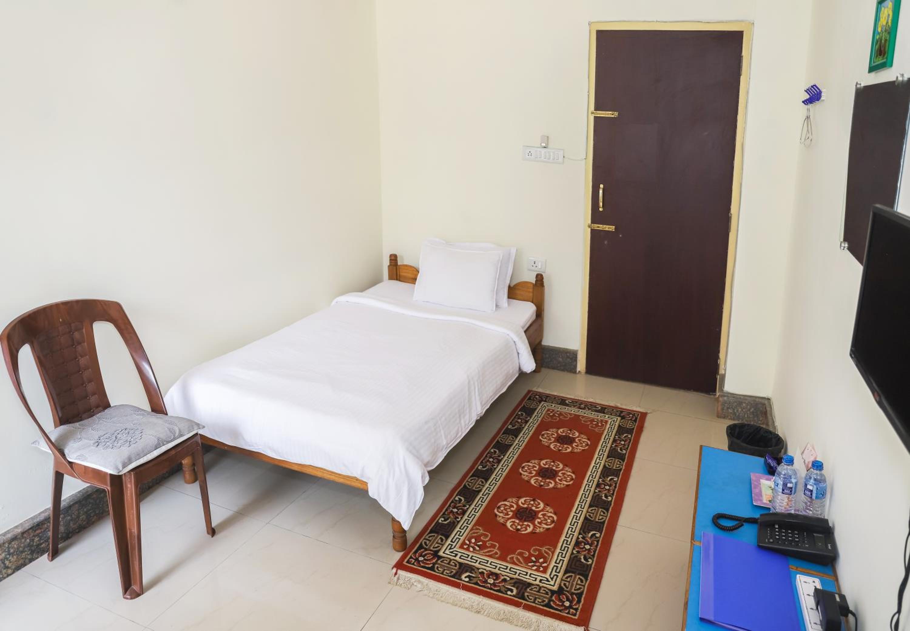 Budget Single Room photo 3