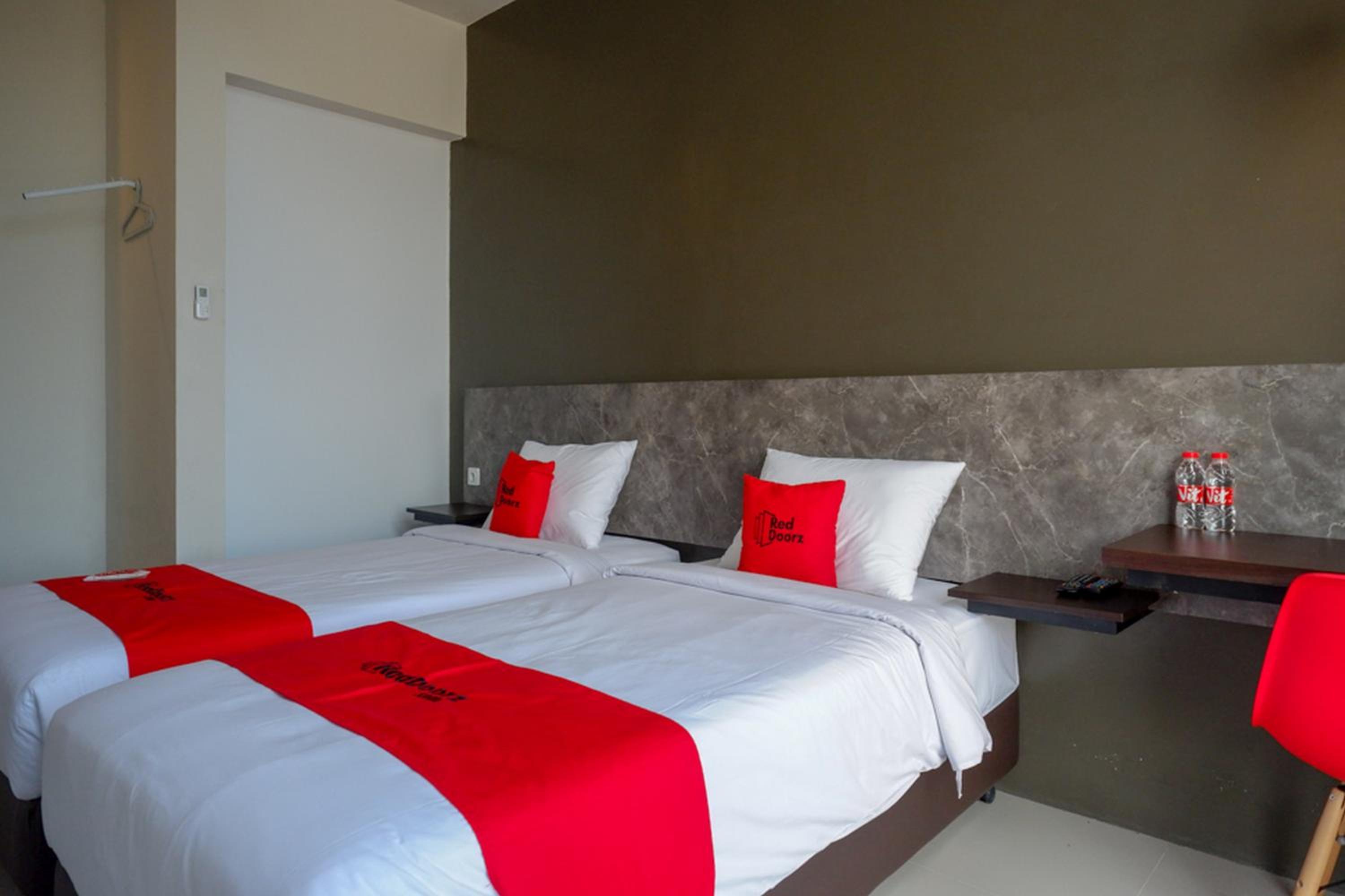 Twin Room - Photo 11