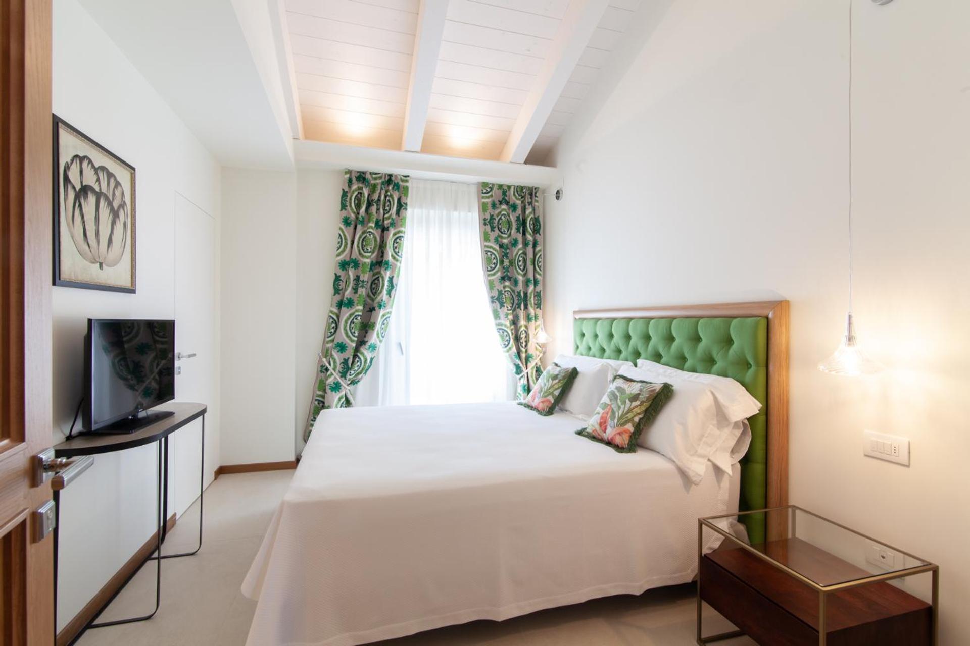 Standard Double Room - Photo 10