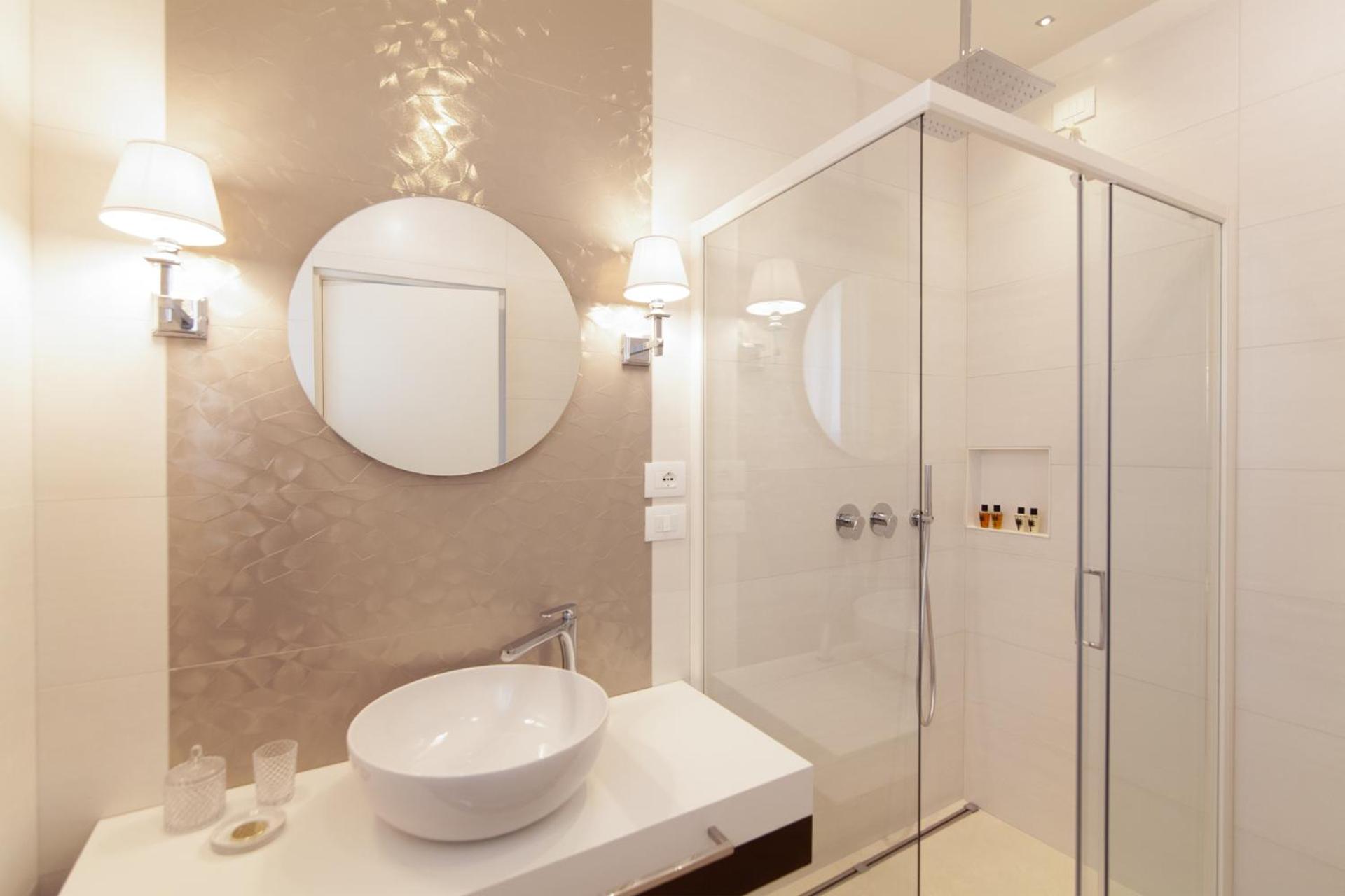 Standard Double Room - Photo 11