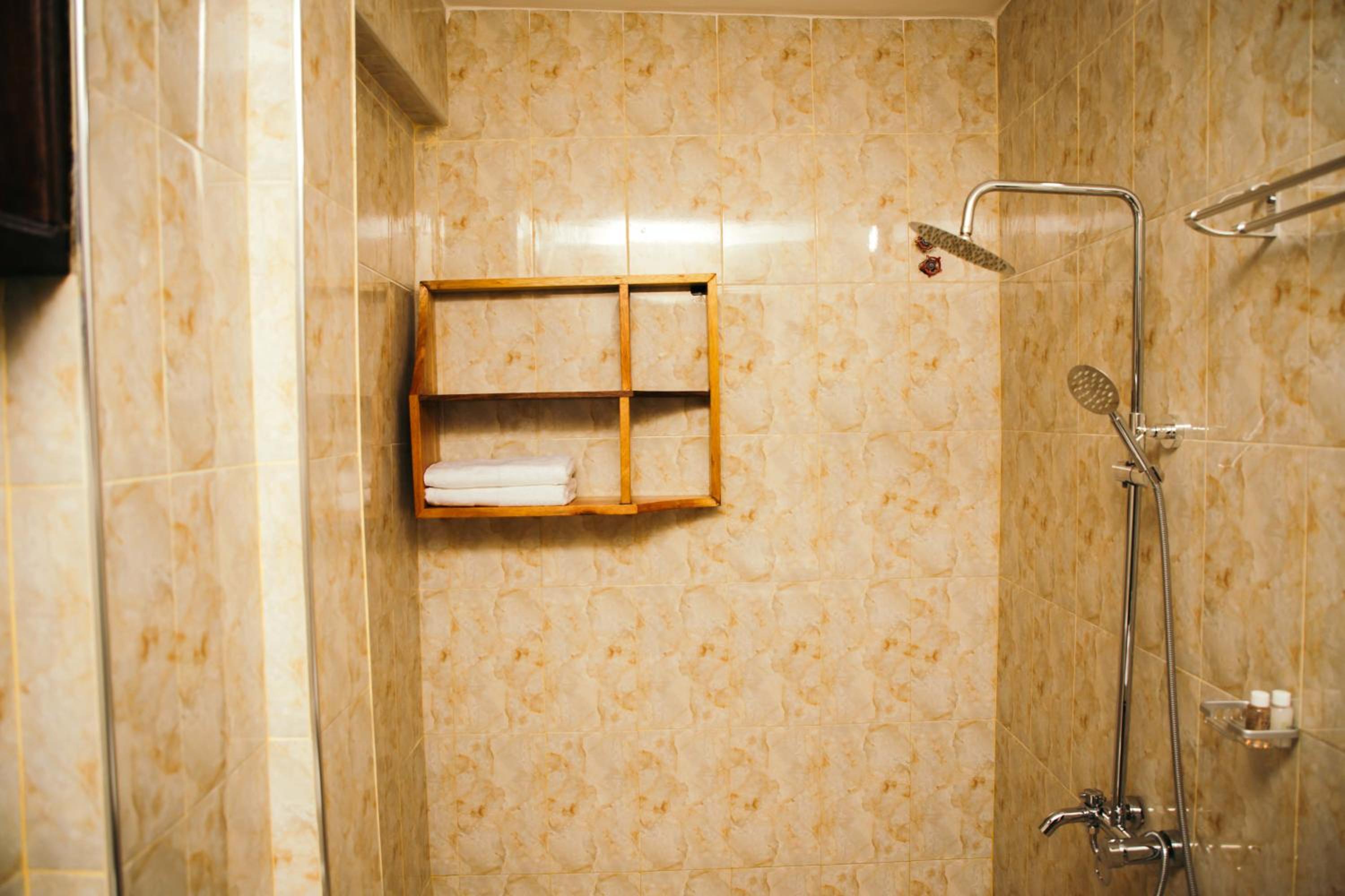 Deluxe Double Room (2 Adults + 1 Child) - Photo 7