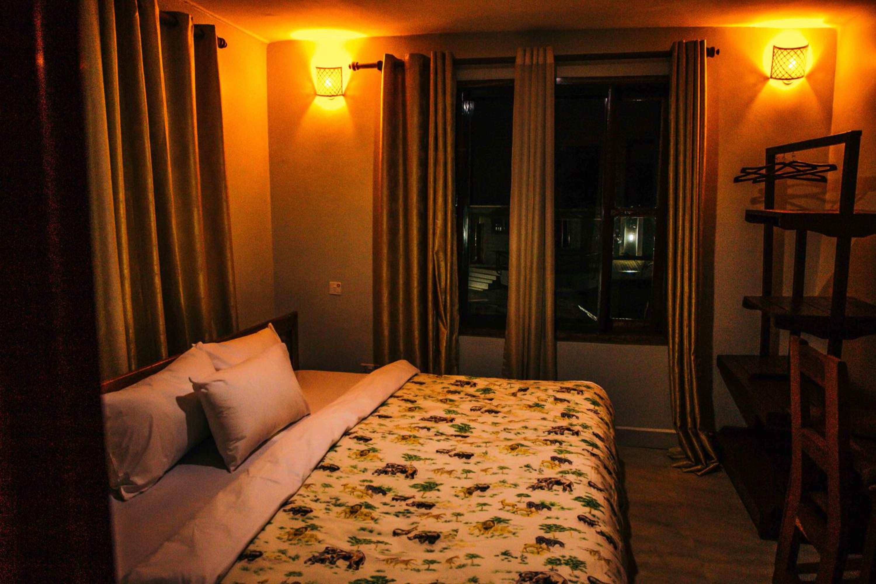 Deluxe Double Room (2 Adults + 1 Child) - Photo 3