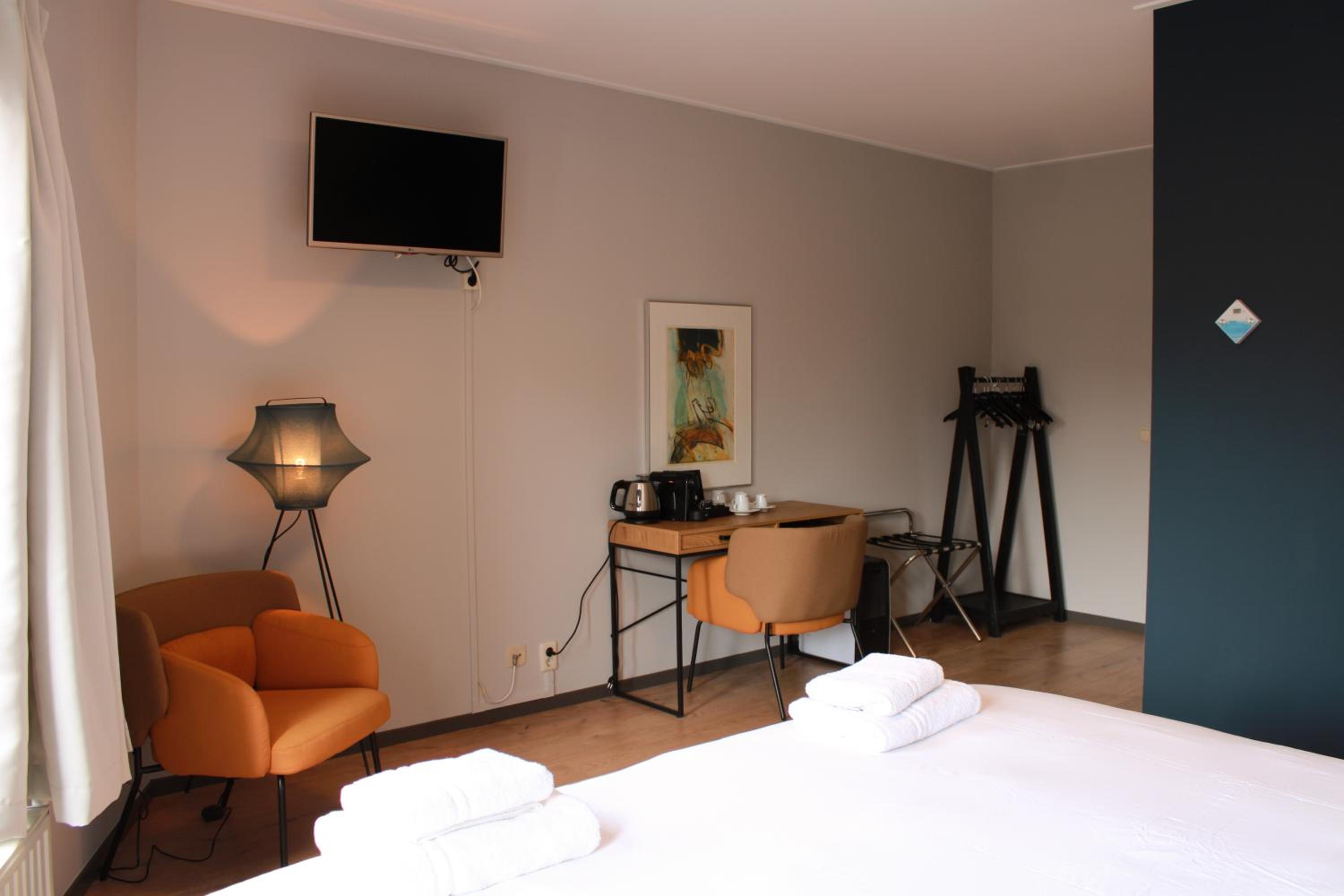 Deluxe Queen Room - Photo 1