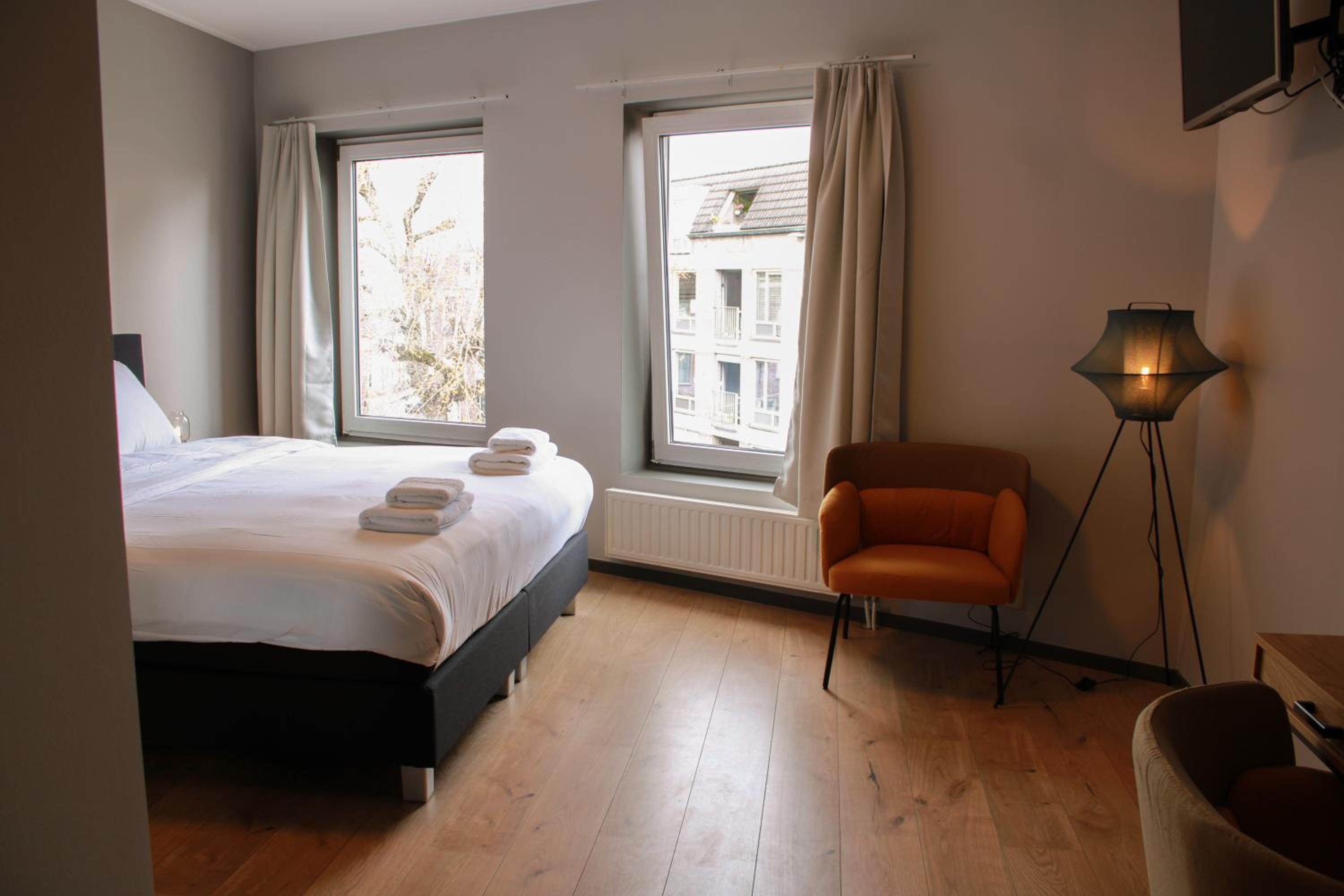 Deluxe Queen Room - Photo 2