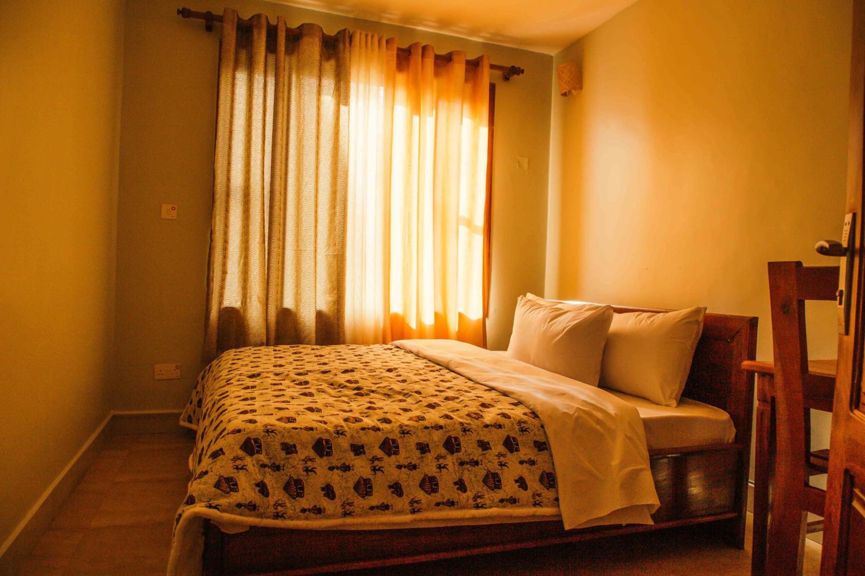 Deluxe Double Room (2 Adults + 1 Child) - Photo 9