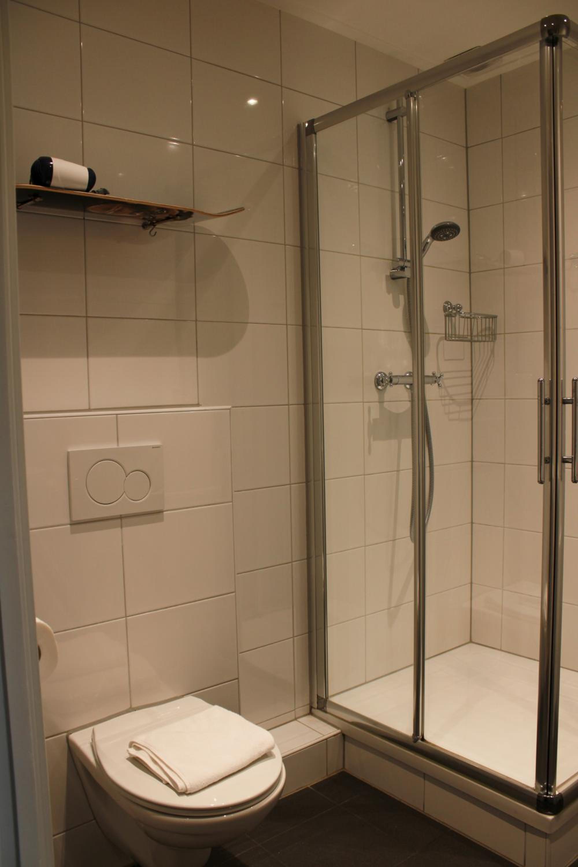 Deluxe Queen Room - Photo 8