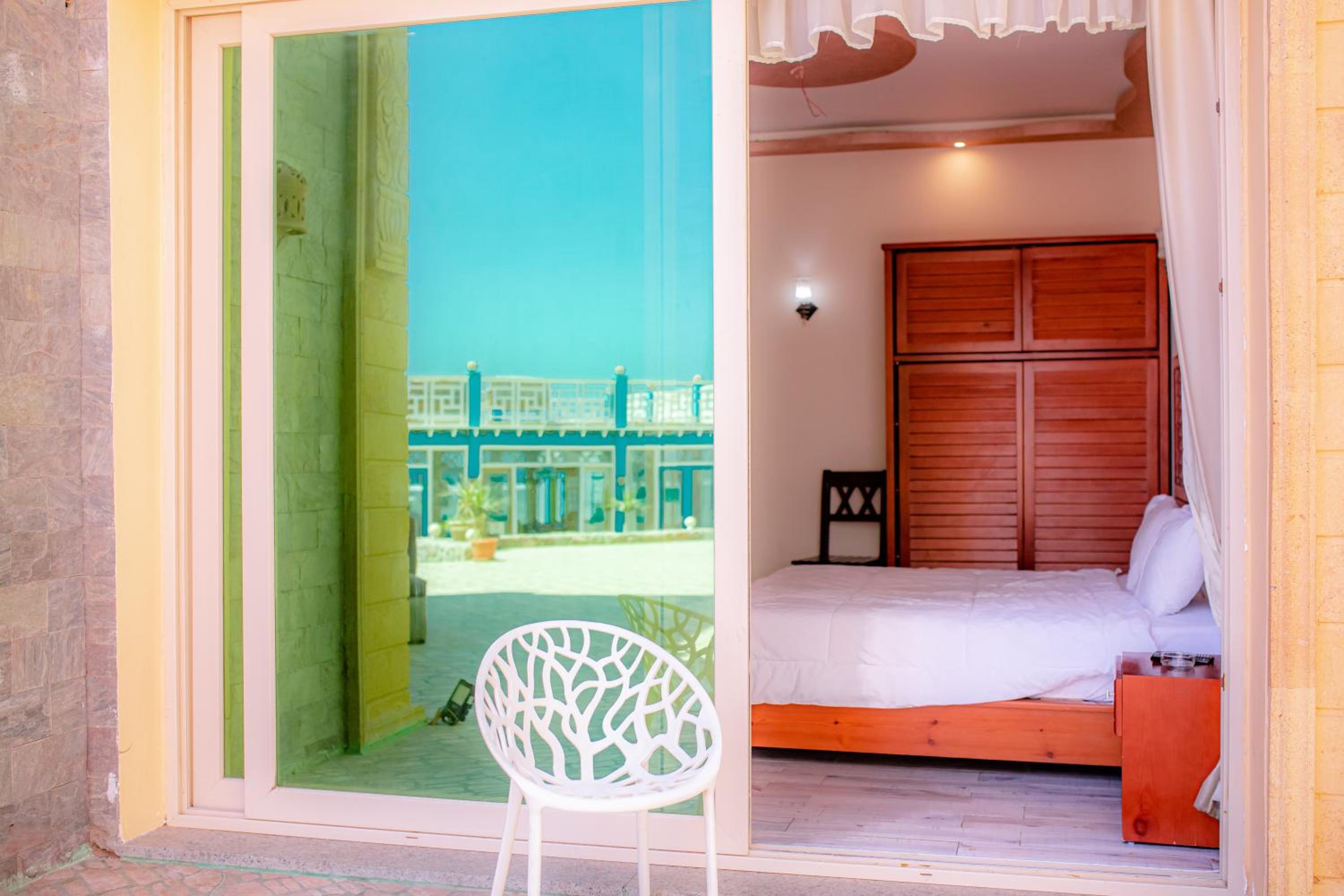Deluxe Double Room - Photo 9