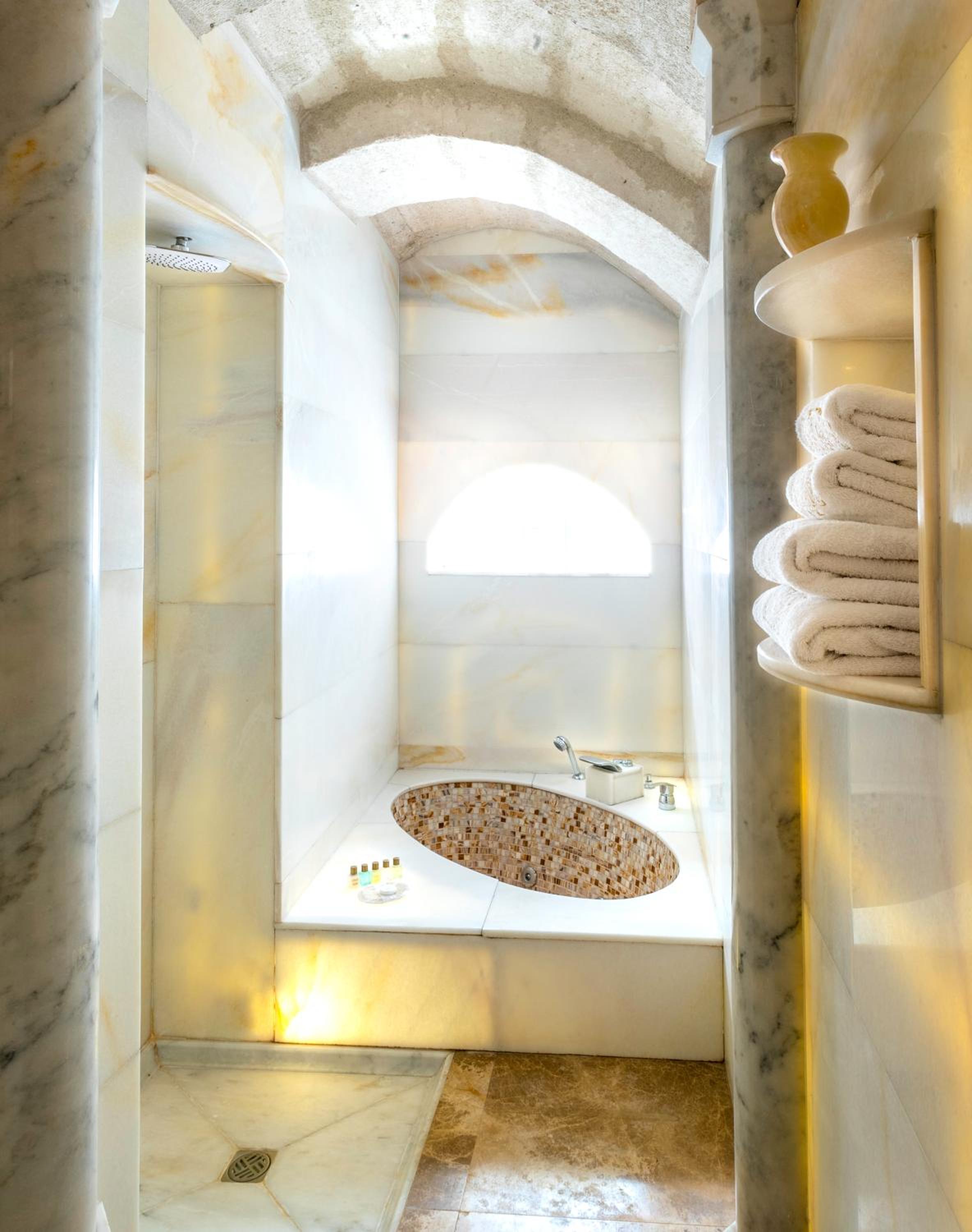 Deluxe Cave Room - Photo 3