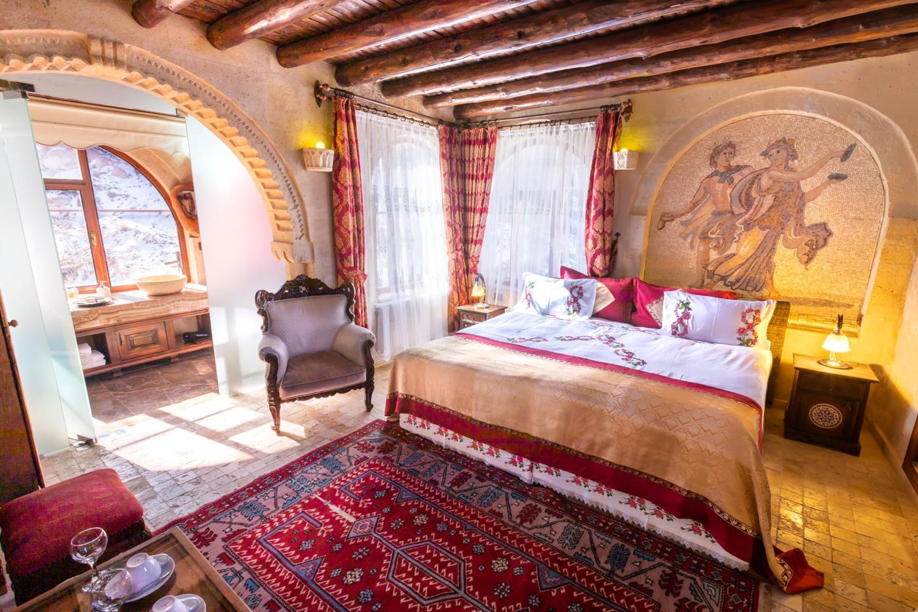 Deluxe Cave Room - Photo 10