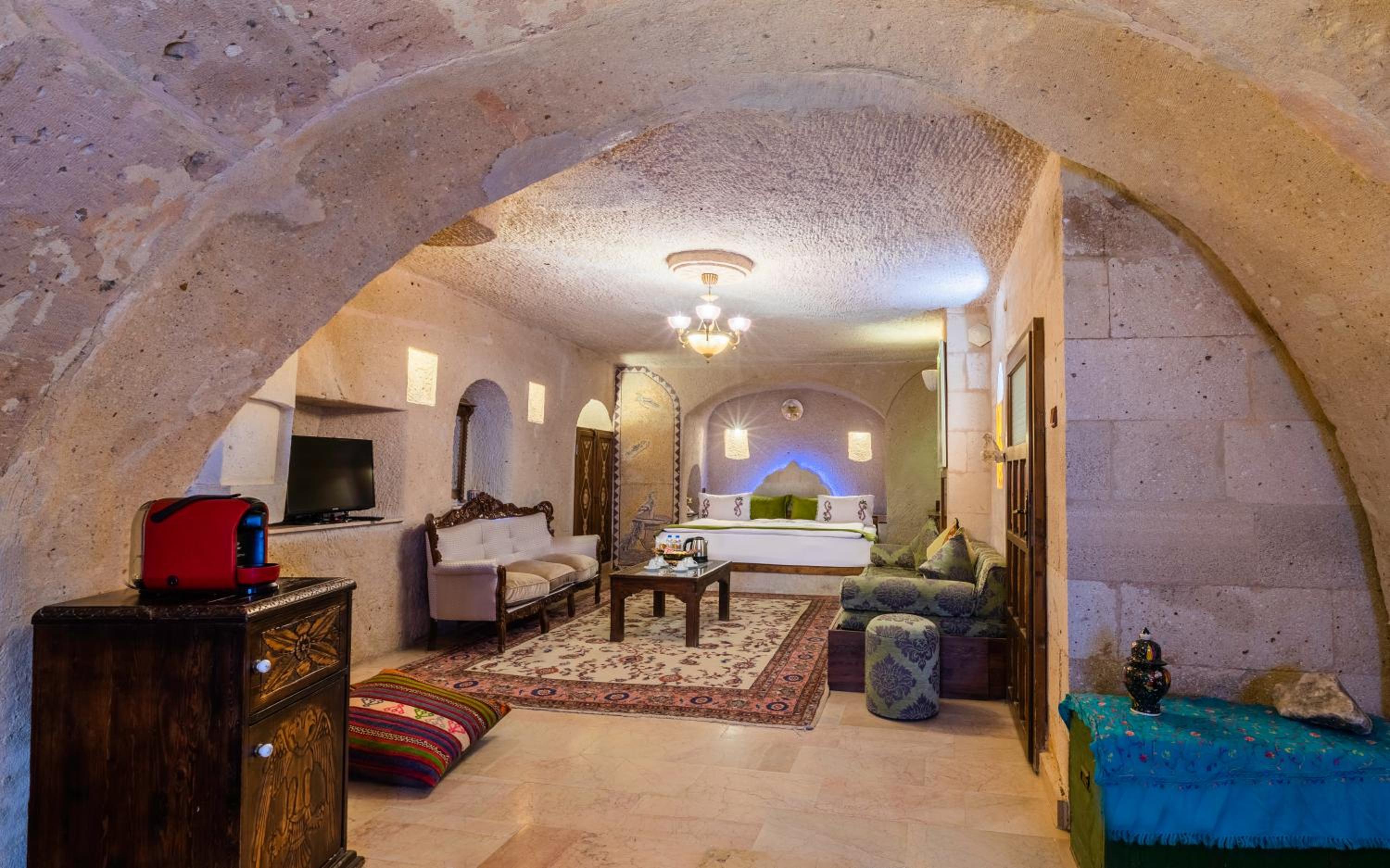 Cave Suite - Photo 25