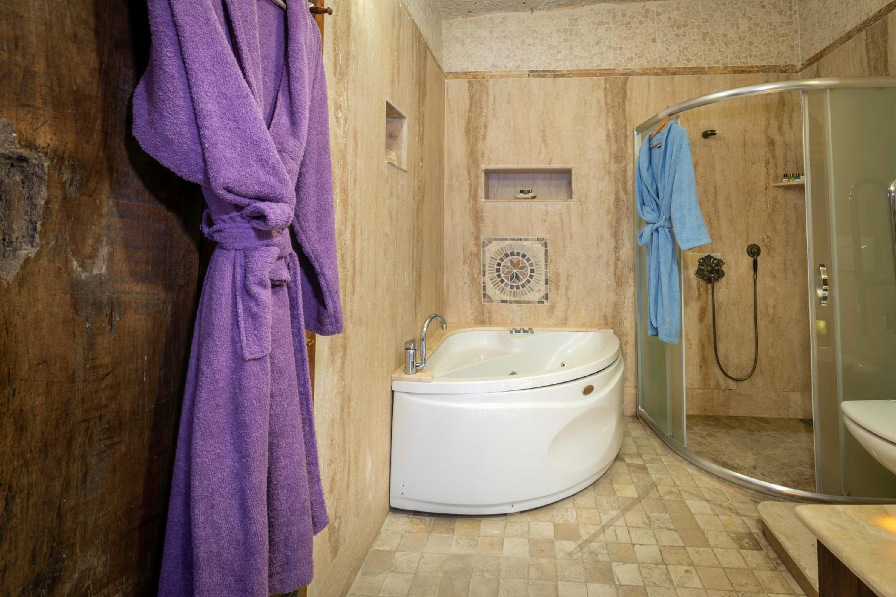 Cave Suite - Photo 40