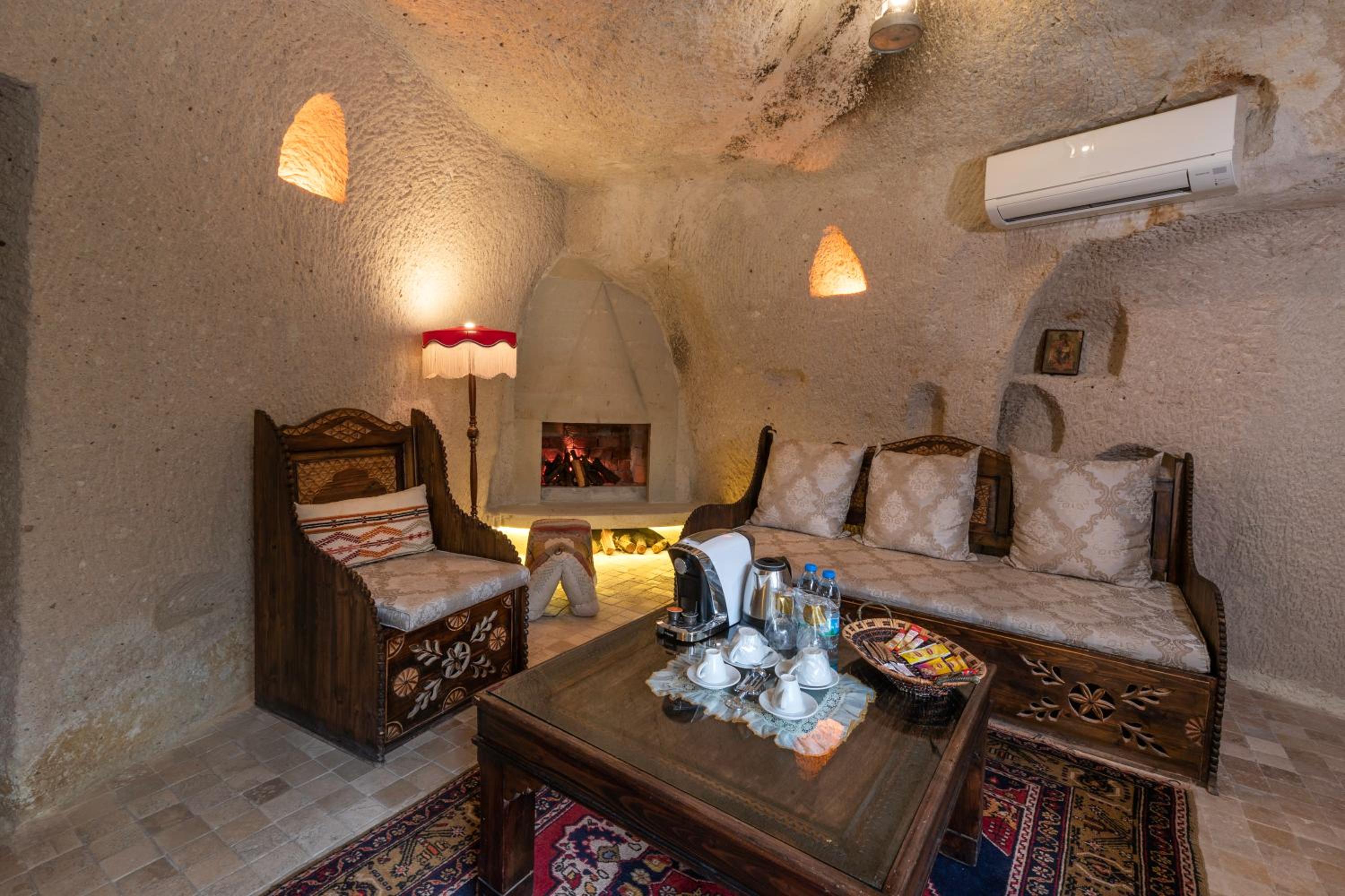 Cave Suite - Photo 24