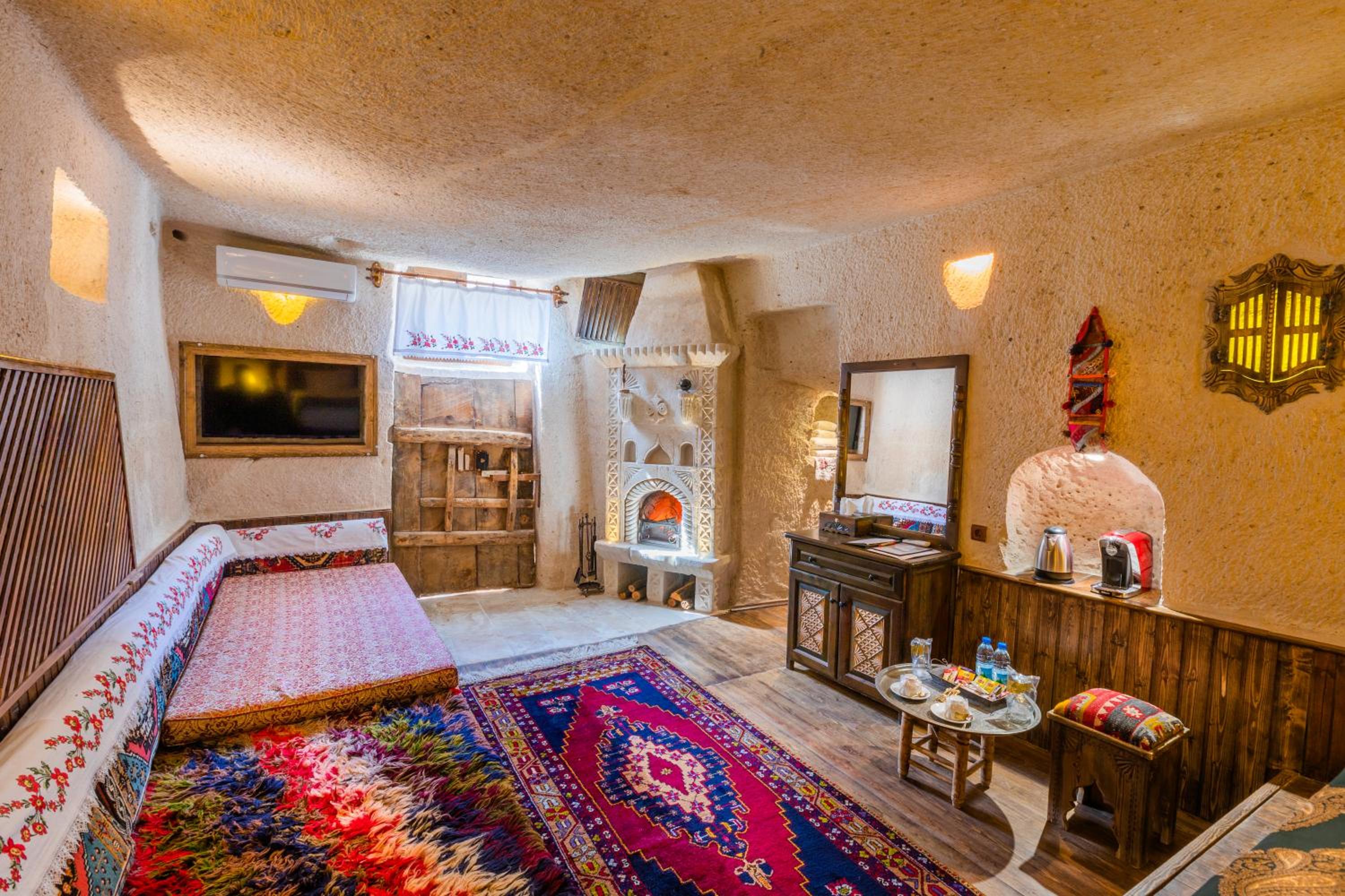 Cave Suite - Photo 21