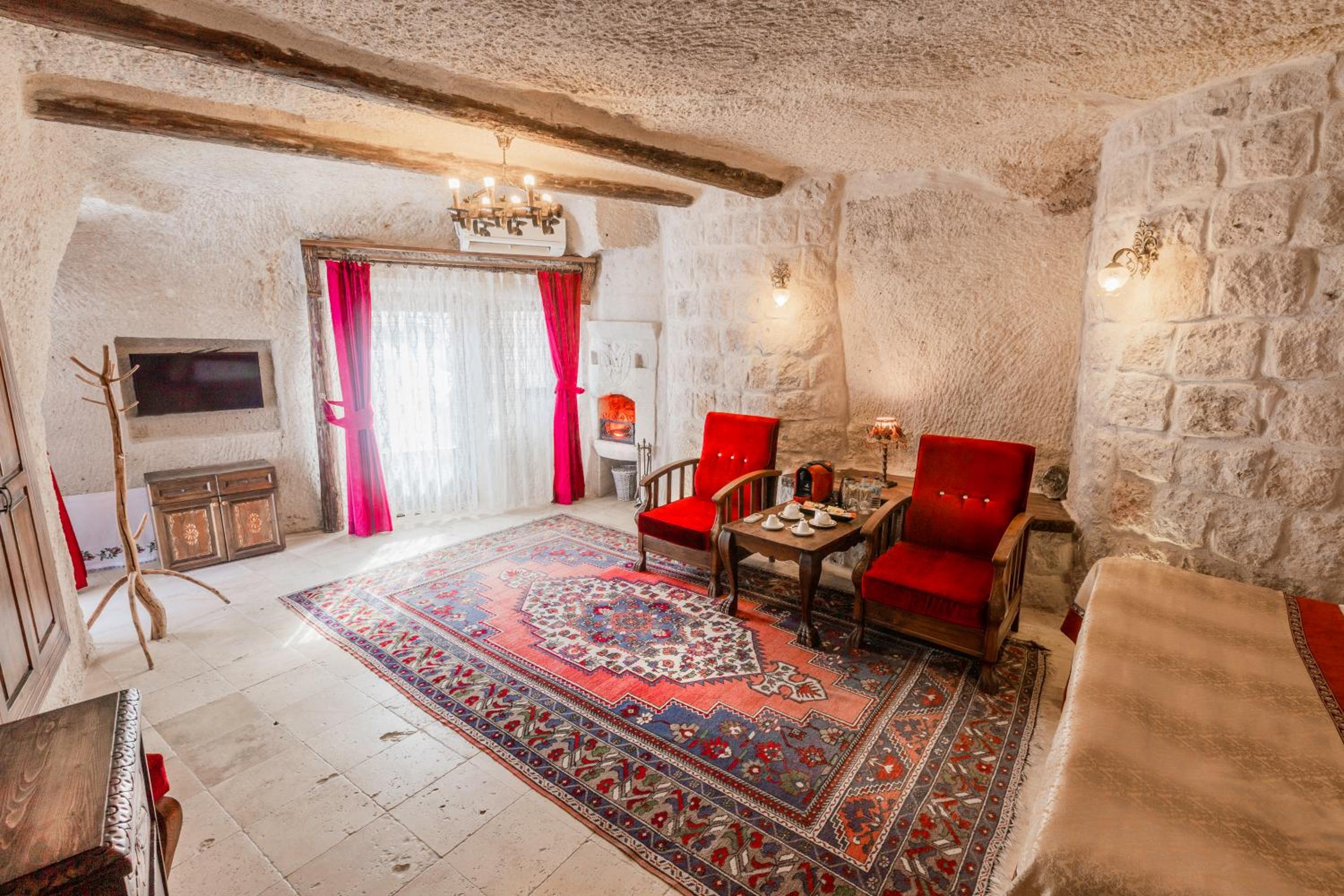 Cave Suite - Photo 23